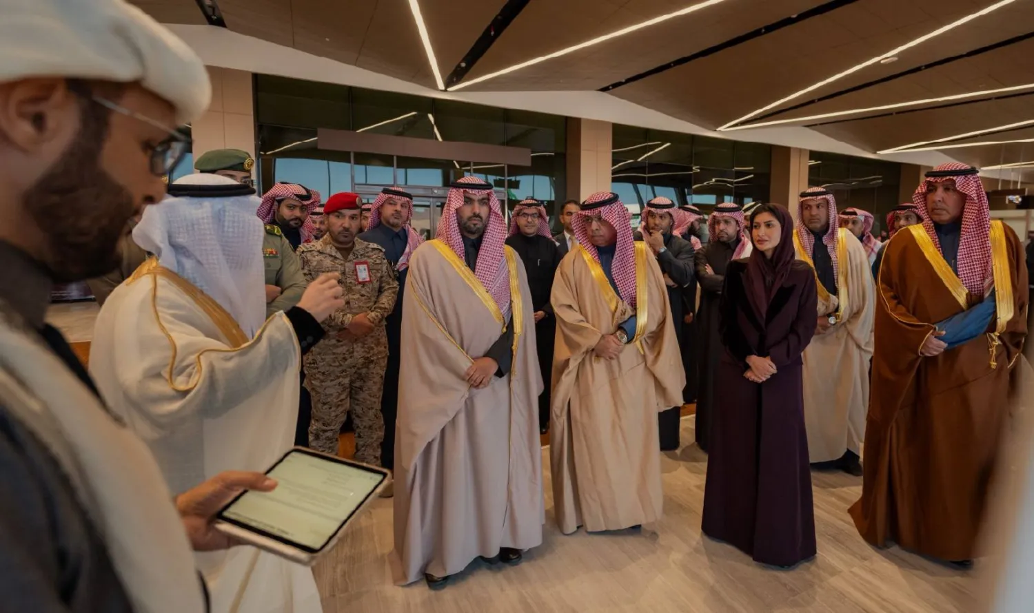 الأمير بدر بن عبد الله بن فرحان لدى افتتاحه توسعة المطار الدولي (الهيئة الملكية لمحافظة العلا)