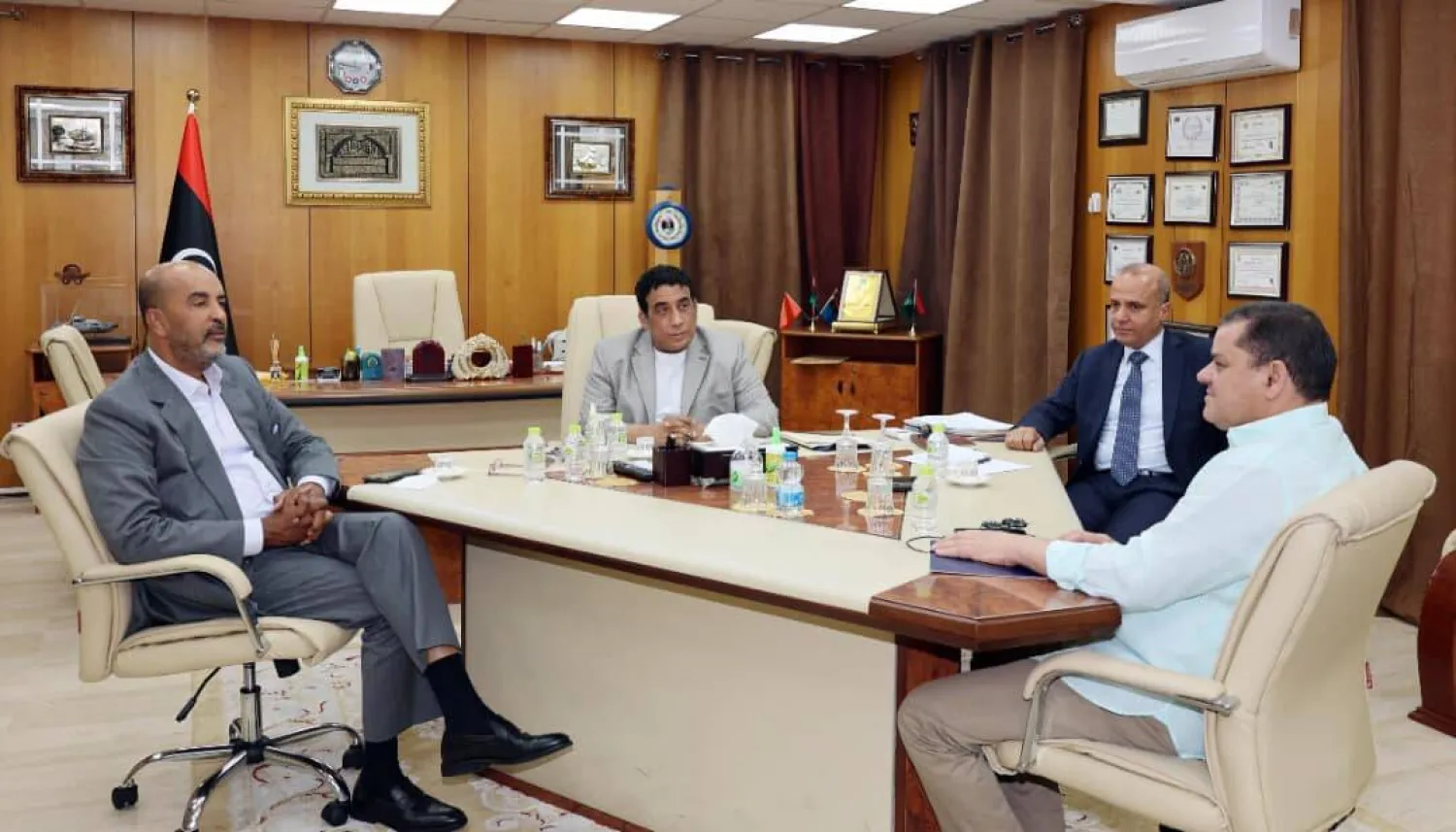 المنفي يتوسط اللافي والدبيبة (يمين) والكوني 21 سبتمبر الماضي (المجلس الرئاسي الليبي)