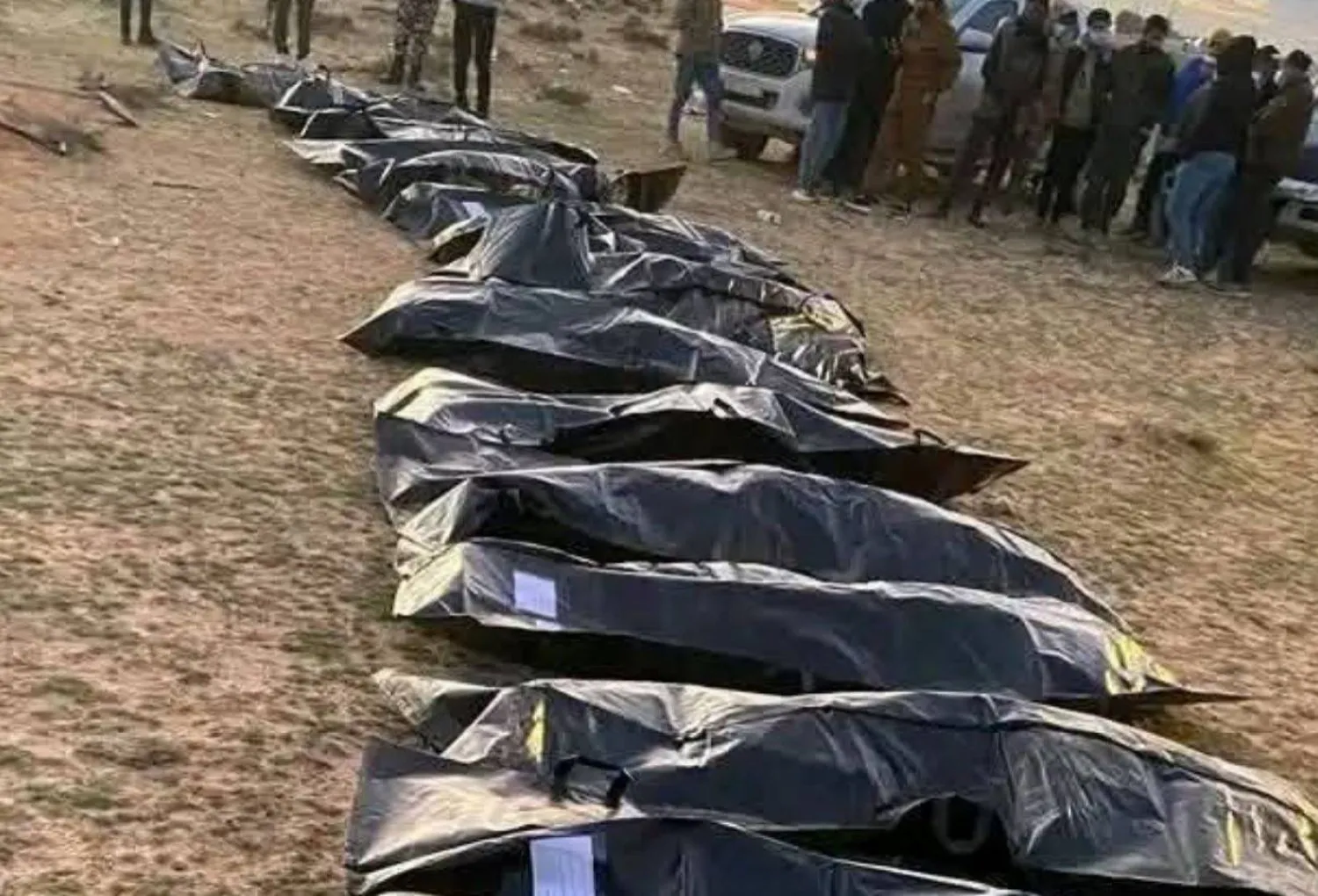 جانب من الجثامين التي عُثر عليها في أجدابيا شرق ليبيا (صفحات موثوقة)