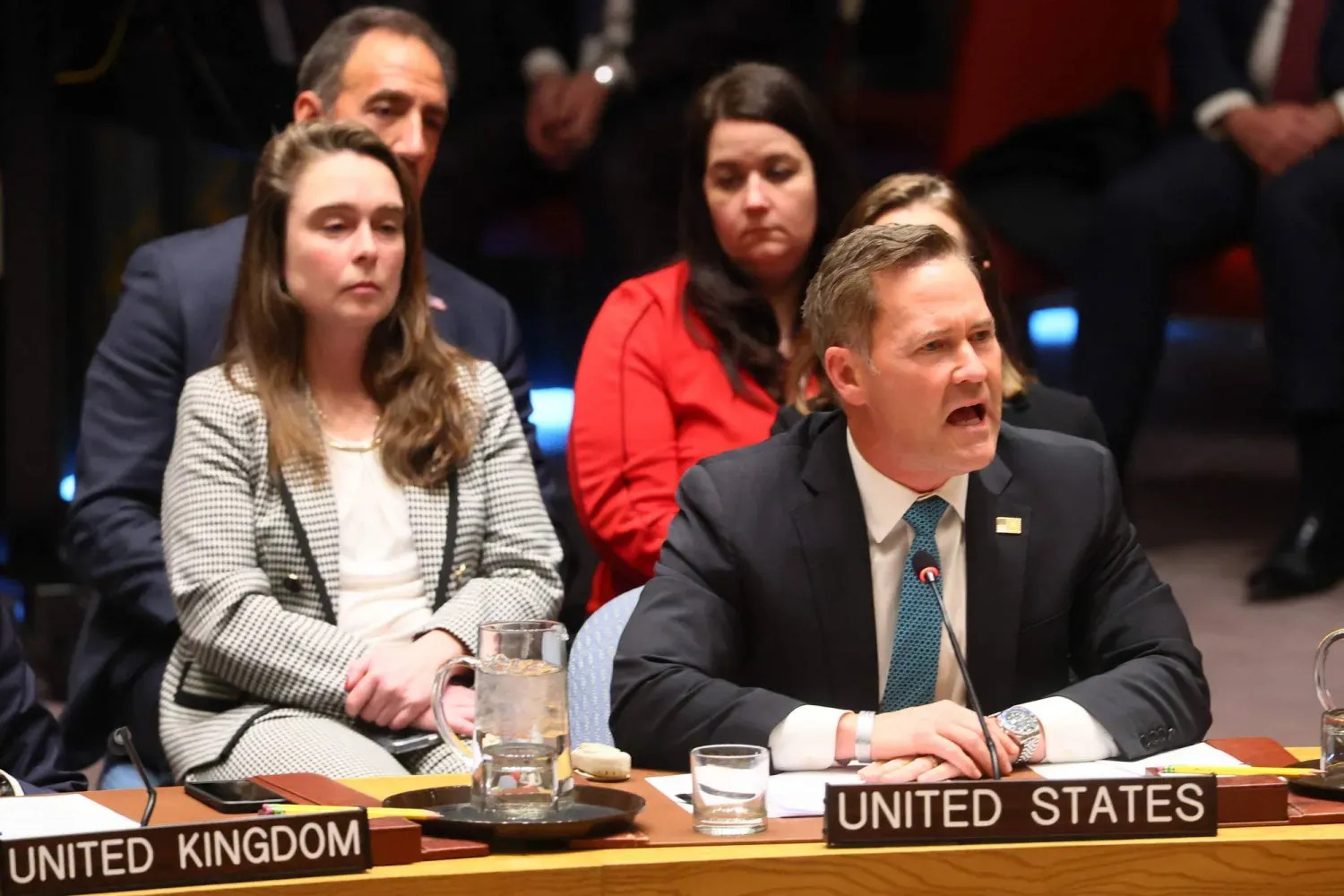 Amerika Birleşik Devletleri'nin Birleşmiş Milletler Büyükelçisi Mike Waltz, dün BM Genel Merkezi'nde İran'daki durumla ilgili düzenlenen BM Güvenlik Konseyi toplantısında konuşuyor (AFP).