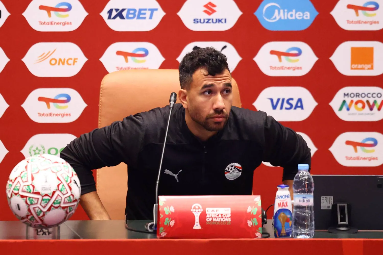 محمود حسن تريزيغيه جناح المنتخب المصري (رويترز)