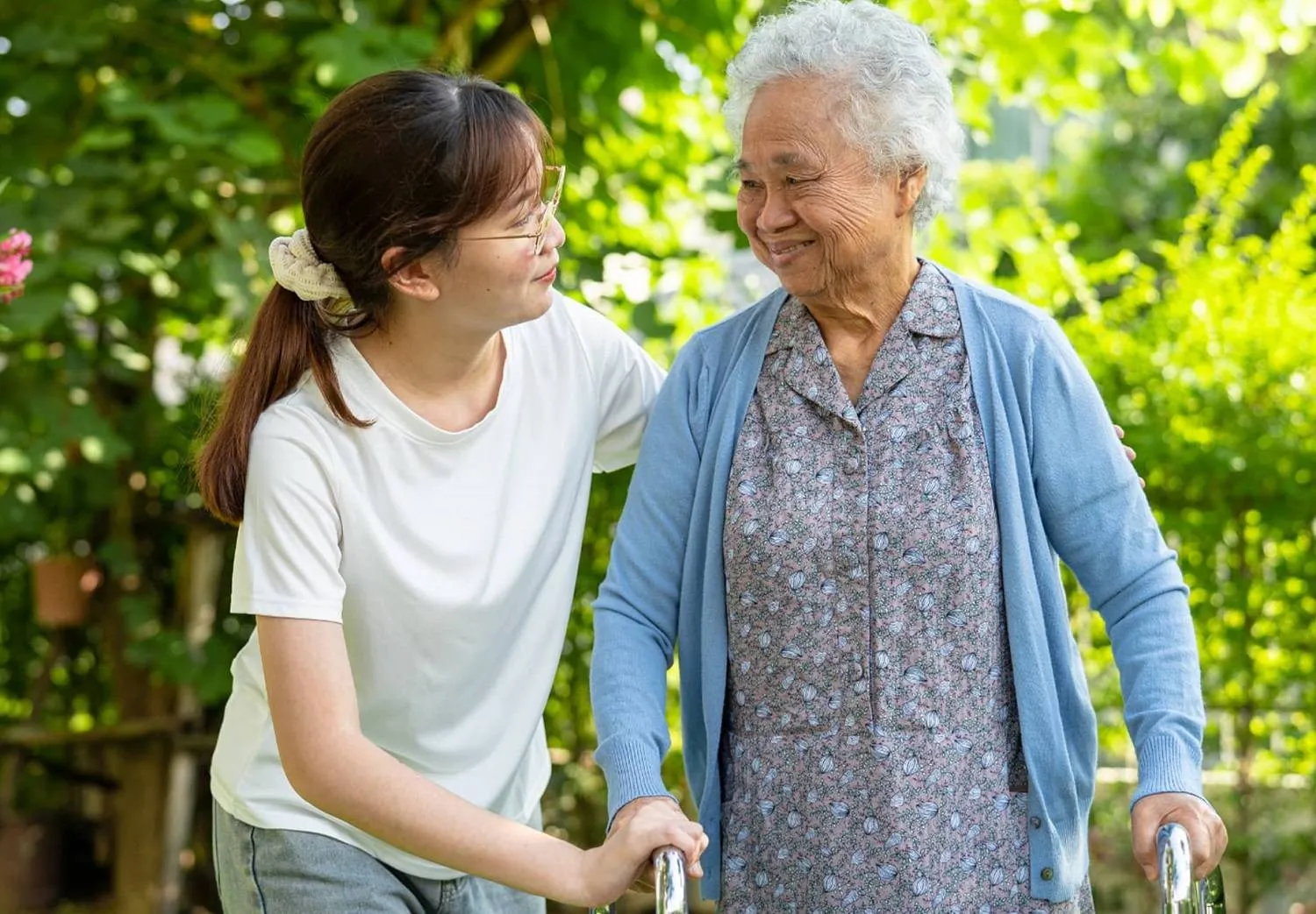 الخرف مرتبط بعوامل من بينها التقدُّم في العمر (جامعة غوام الأميركية)