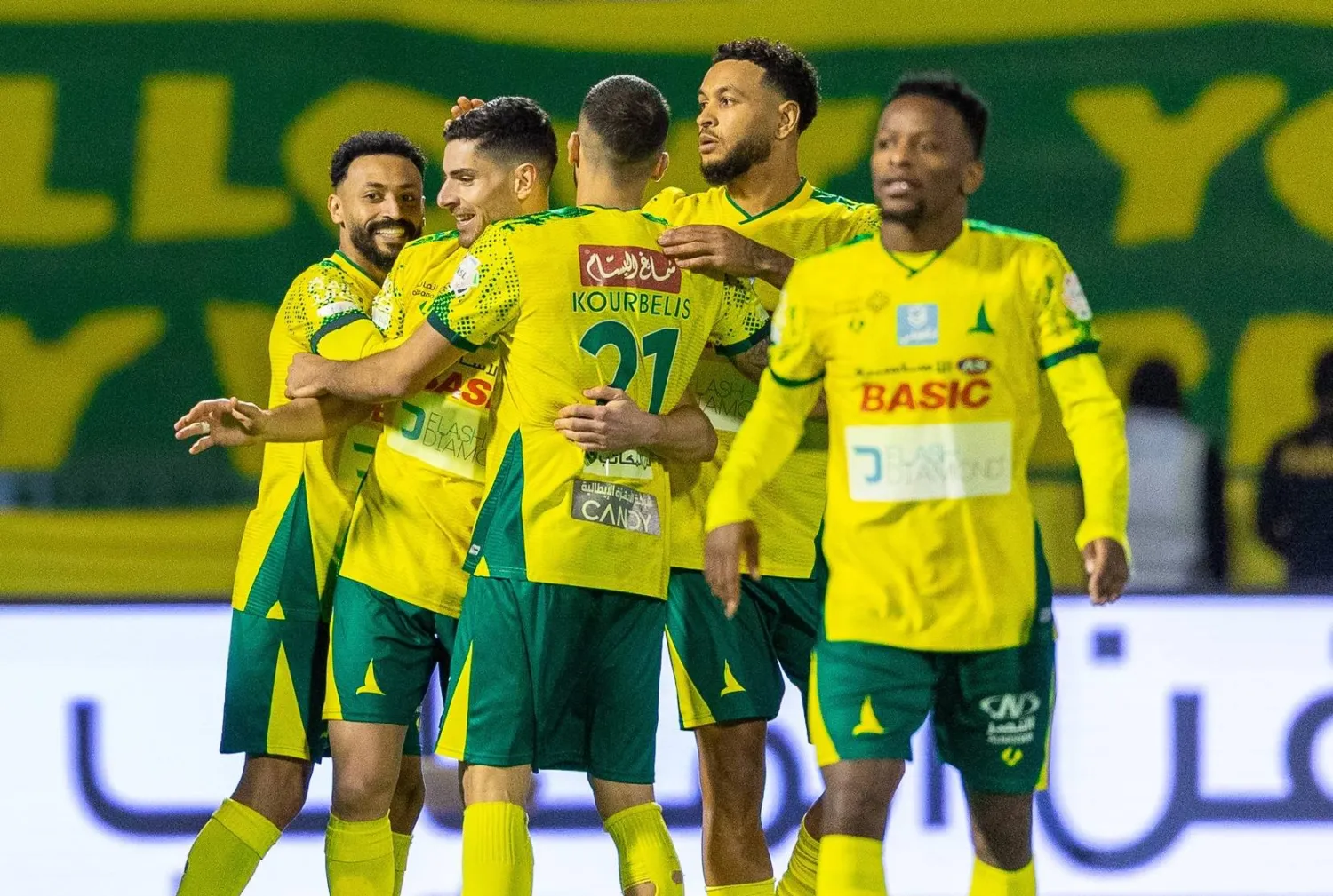 لاعبو الخليج وفرحة تكررت 4 مرات أمام الأخدود (تصوير: عيسى الدبيسي)