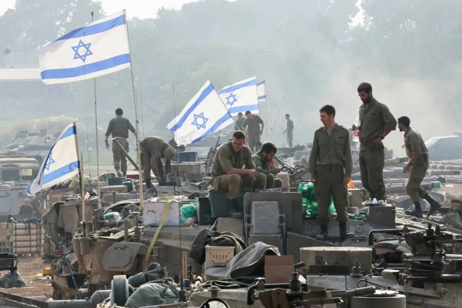 Israeli soldiers stand on tanks, amid the conflict between Israel and Hamas, near the Israel-Gaza border, in southern Israel, January 1, 2024. REUTERS/Violeta Santos Moura/File Photo