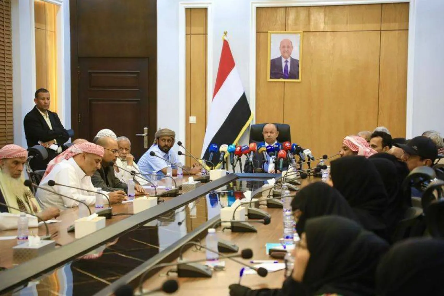 الخنبشي يرأس في المكلا اجتماعاً للقيادات الحضرمية (سبأ)