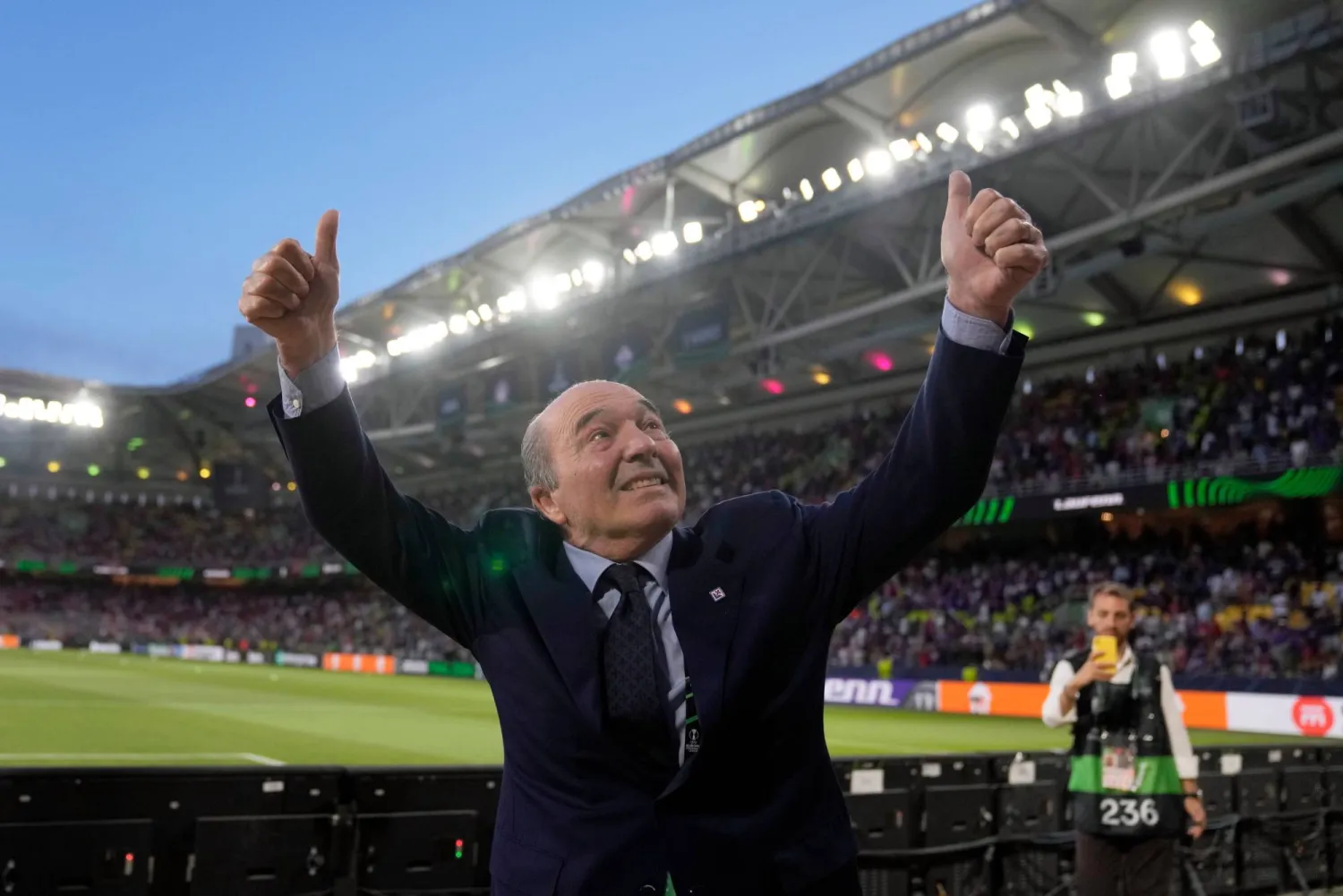 FILE - Fiorentina President Rocco Commisso gestures to club fans from the field ahead of the Conference League Final soccer match between Olympiacos FC and ACF Fiorentina at OPAP Arena in Athens, Greece, on May 29, 2024. (AP Photo/Petros Giannakouris, File)
