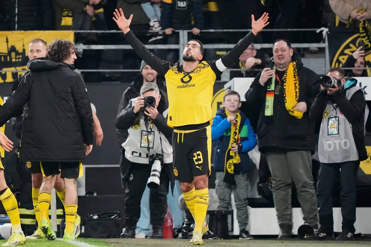 فرحة لاعبي بروسيا دورتموند (أ.ب)