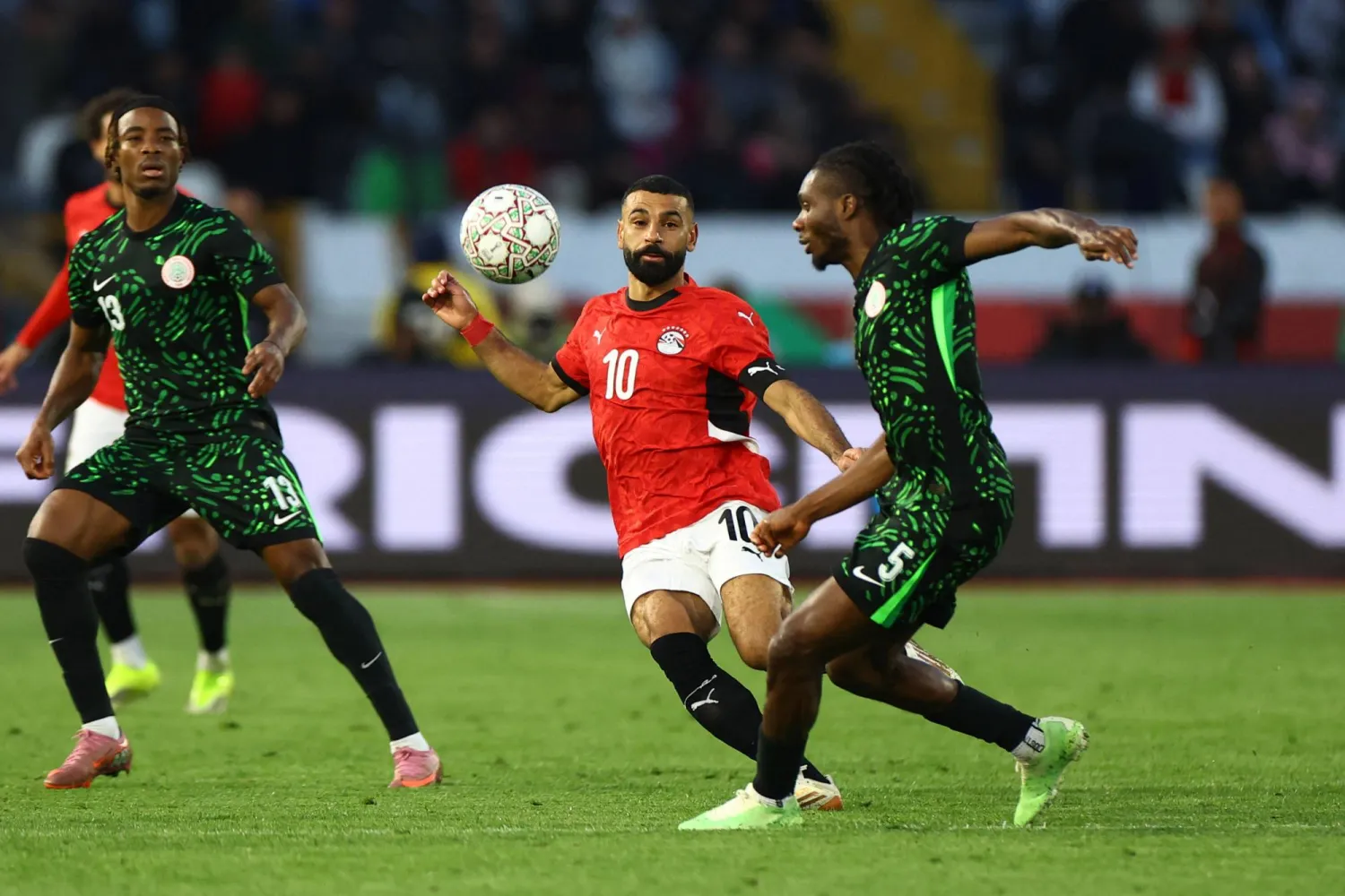 نيجيريا هزمت مصر بركلات الترجيح وانتزعت المركز الثالث بأمم أفريقيا (رويترز)