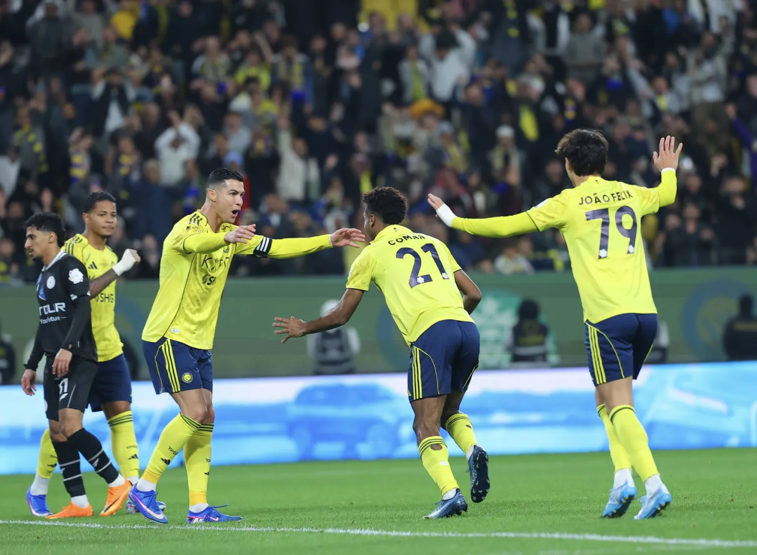 فرحة نصراوية بالهدف الثاني (تصوير: عبد العزيز النومان)