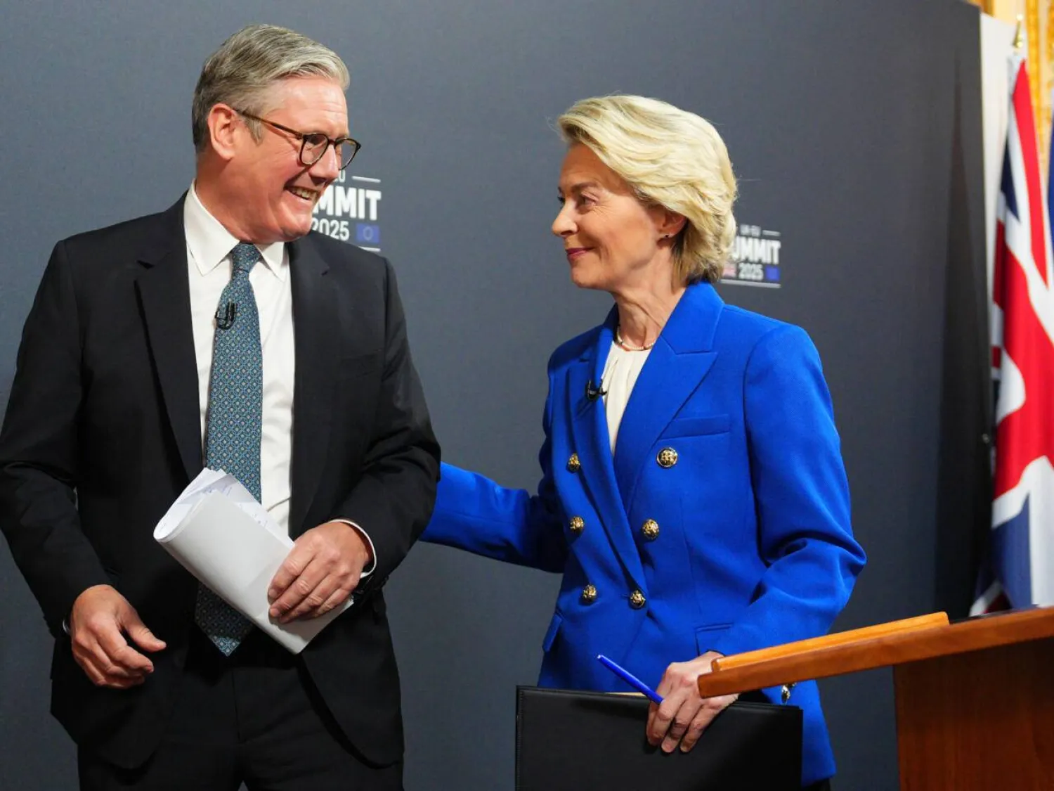 British PM Keir Starmer (L) and European Commission President Ursula von der Leyen held a UK-EU summit in London in 2025. Carl Court / POOL/AFP