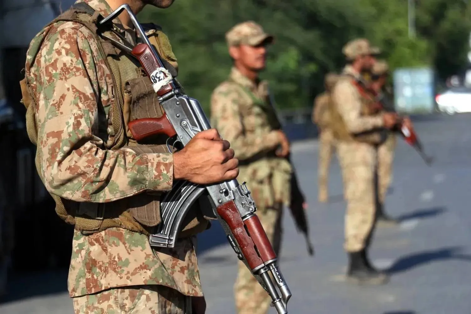 File photo: Pakistani Army and security officials stand guard as the opposition party Pakistan Tehrik-e-Insaft (PTI) continue their protest for the third day demanding release of former Prime Minister Imran Khan, in Islamabad, Pakistan, 06 October 2024. EPA/SOHAIL SHAHZAD
