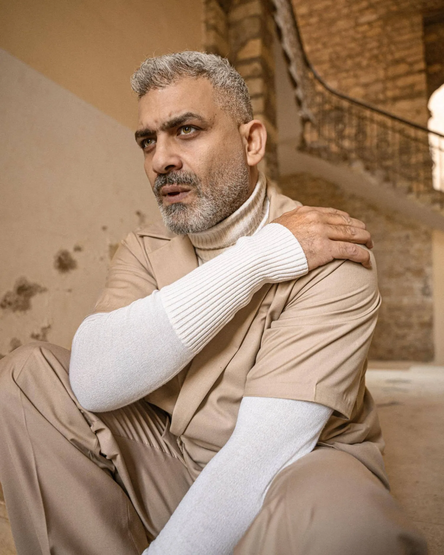 عادل تحدث عن تحمسه لدوره في مسلسل «ميد تيرم» (حسابه على فيسبوك)