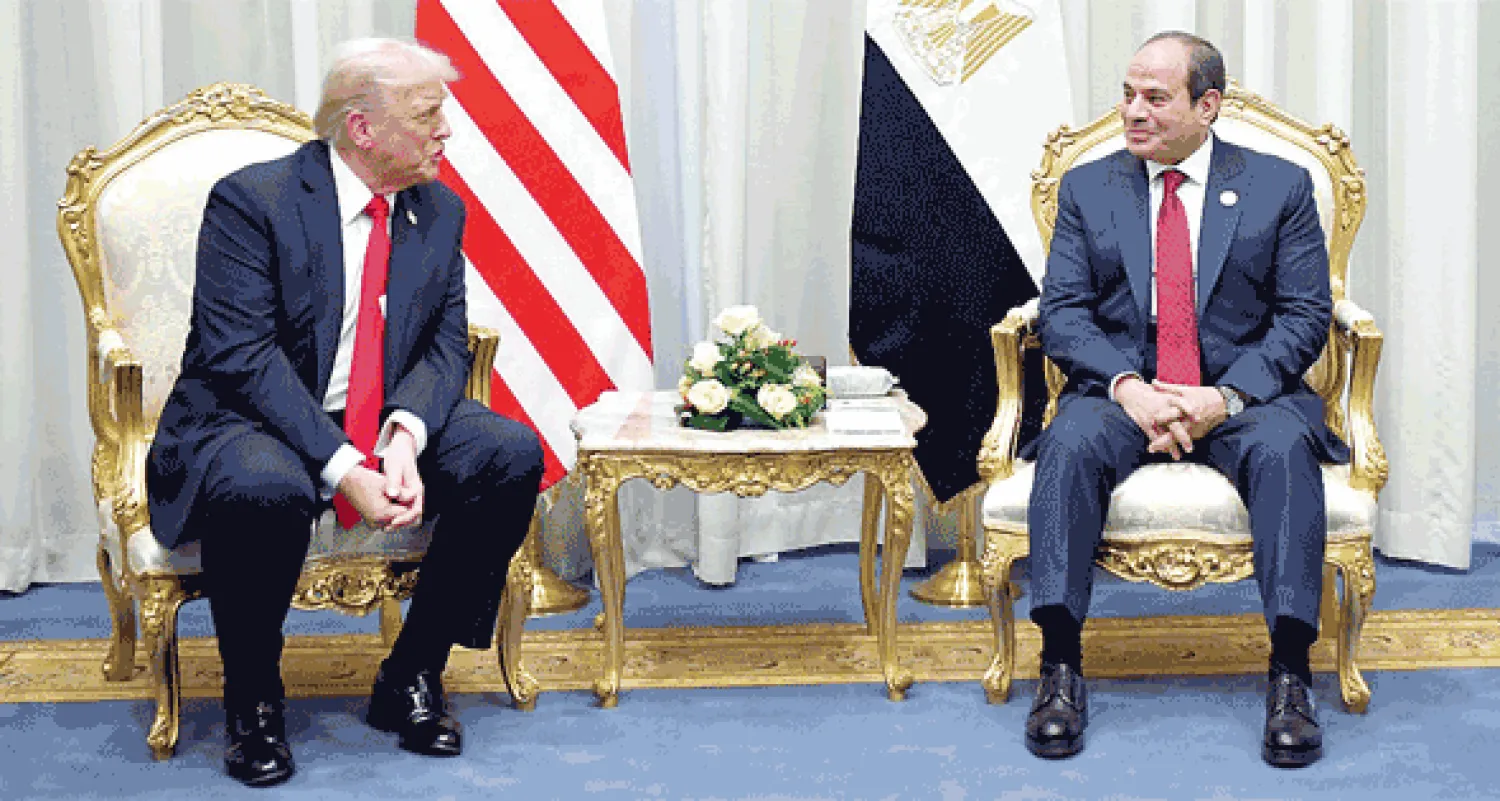 الرئيسان الأميركي دونالد ترمب والمصري عبد الفتاح السيسي خلال مؤتمر السلام حول غزة الذي عُقد في شرم الشيخ المصرية في أكتوبر الماضي (الرئاسة المصرية)