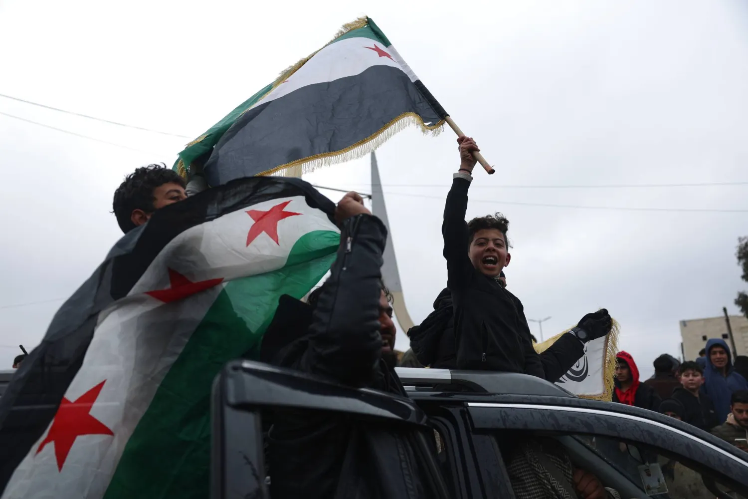 الرئيس السوري يعلن وقفاً كاملاً لإطلاق النار مع «قسد» (تغطية حية)