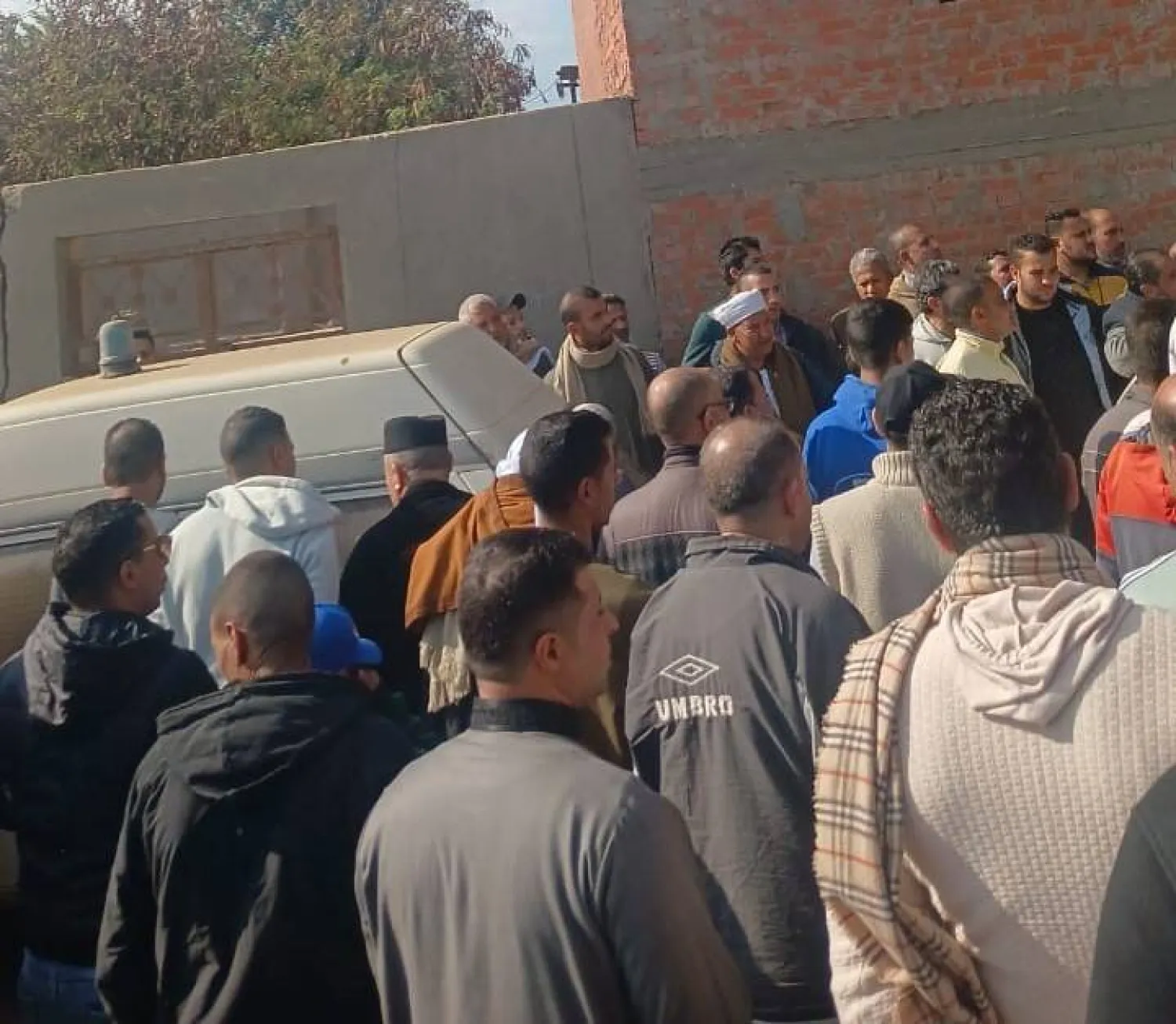 جانب من جنازة الأشقاء الخمسة ببنها (الشرق الأوسط)