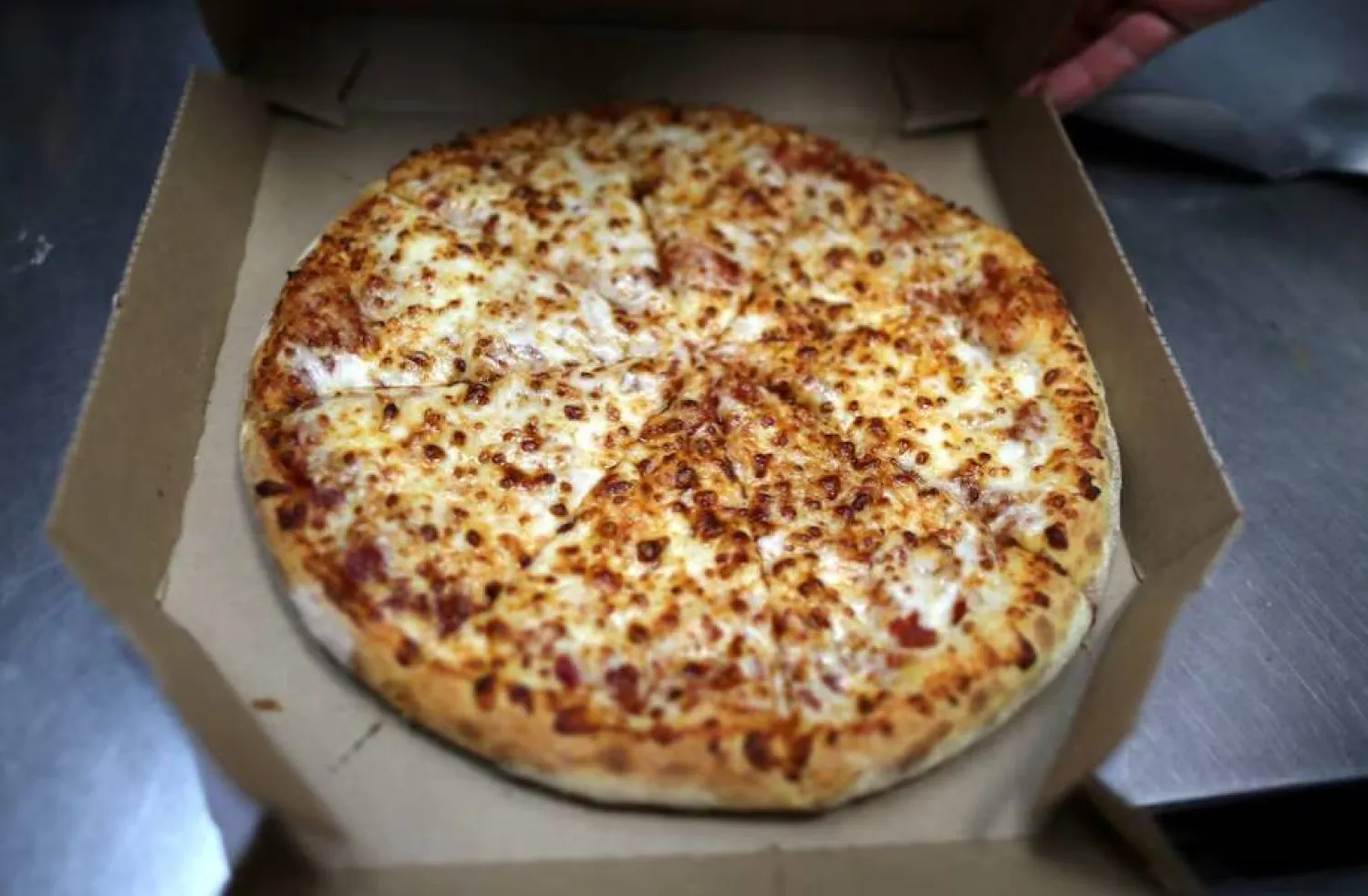 الإفراط في تناول الأطعمة فائقة المعالجة يرتبط بعدد لا يُحصى من الأمراض (أرشيفية - رويترز)