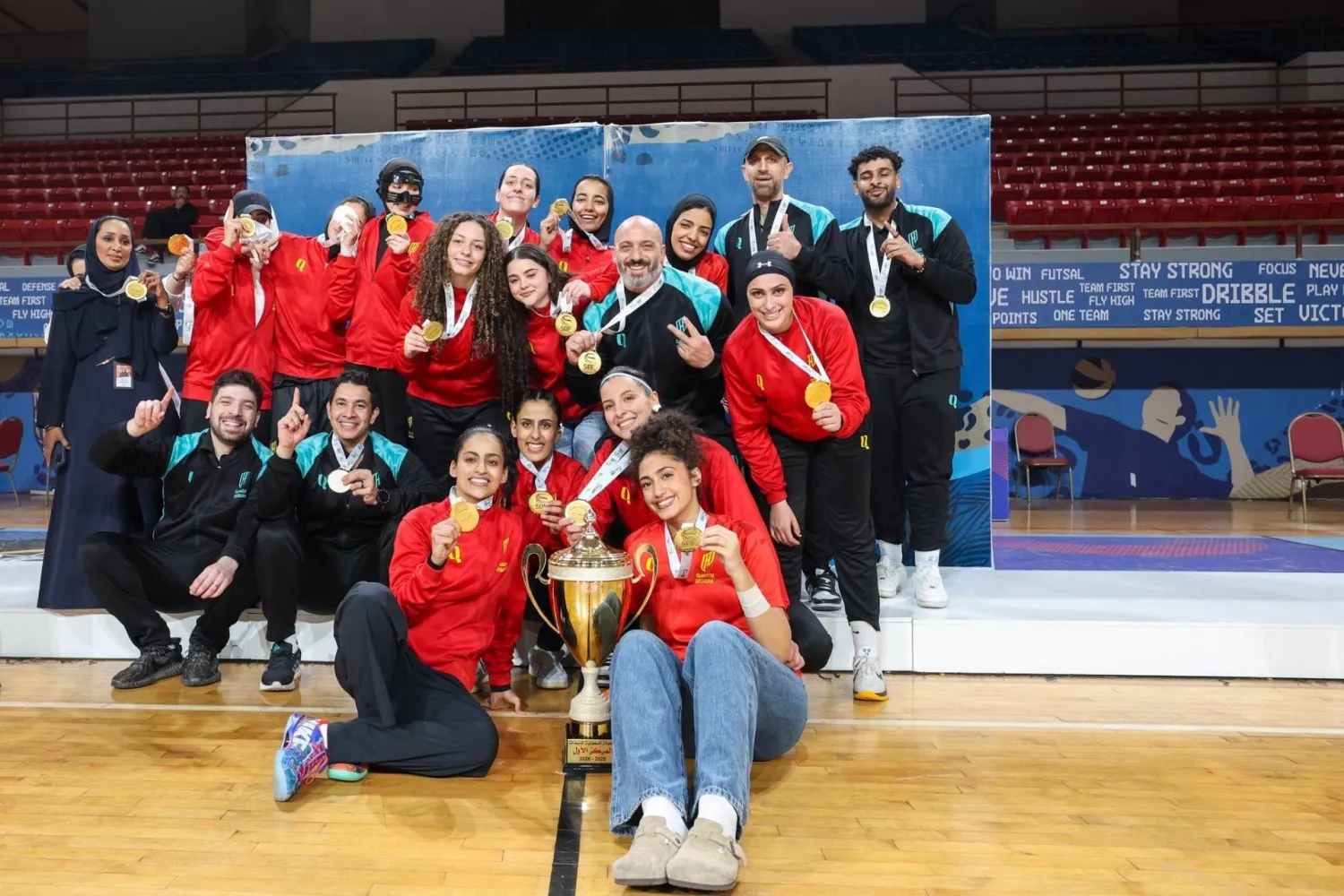 لاعبات القادسية يحتفلن بكأس البطولة (الشرق الأوسط)