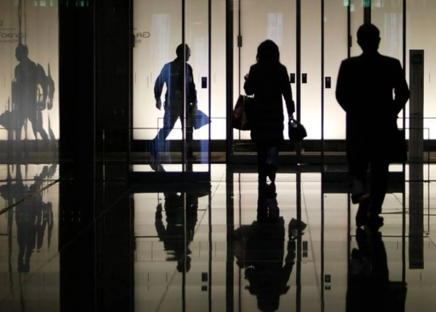 عدد كبير جداً من الموظفين عالقون في وظائف سامة (أرشيفية - رويترز)