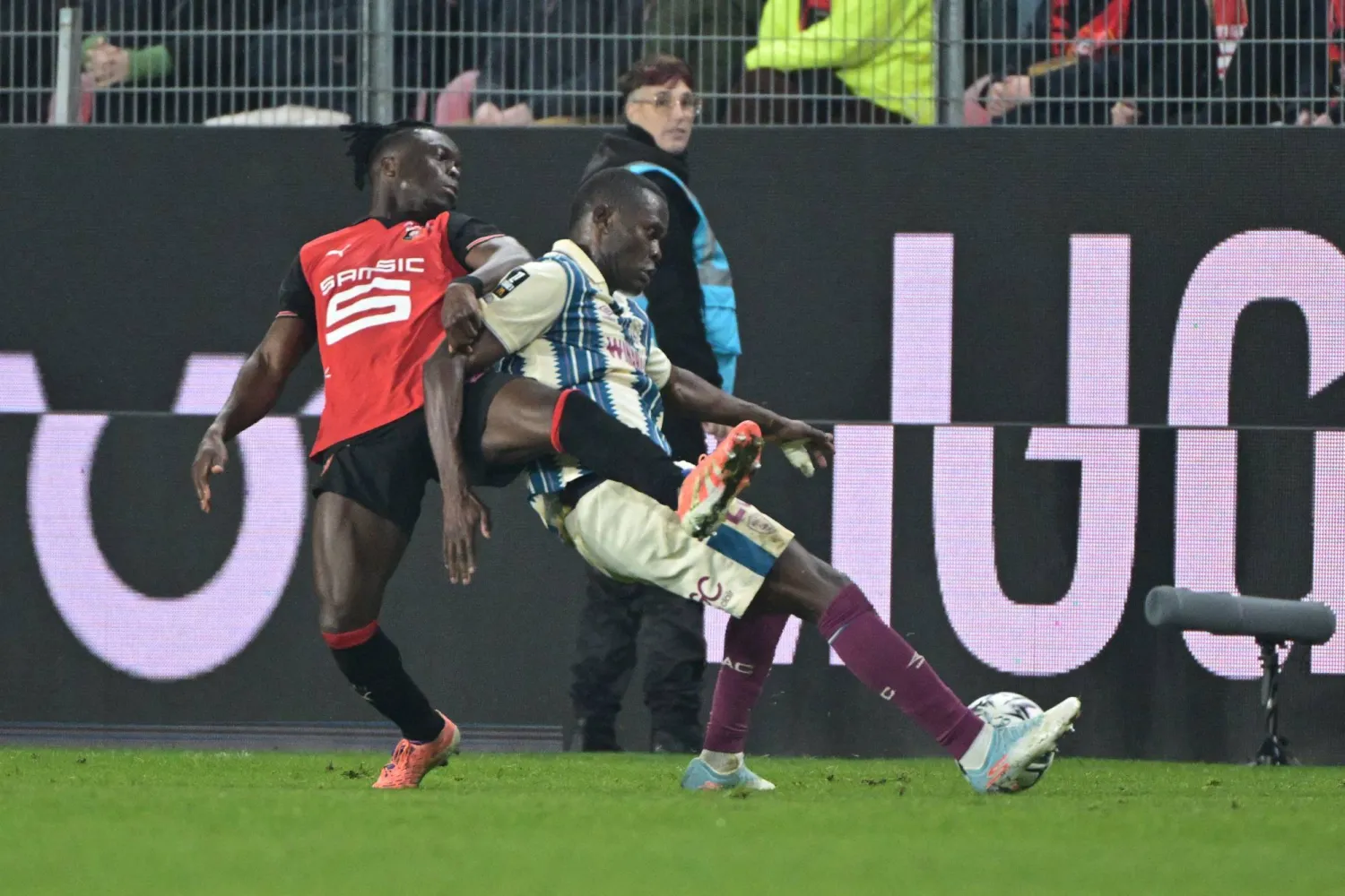 التعادل حسم مواجهة رين ولوهافر (أ.ف.ب)