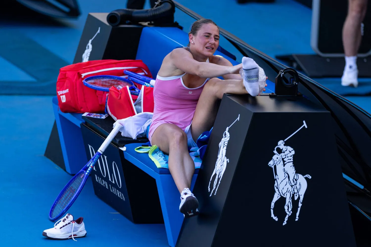 الأوكرانية مارتا كوستيوك أصيبت بملبورن (رويترز)