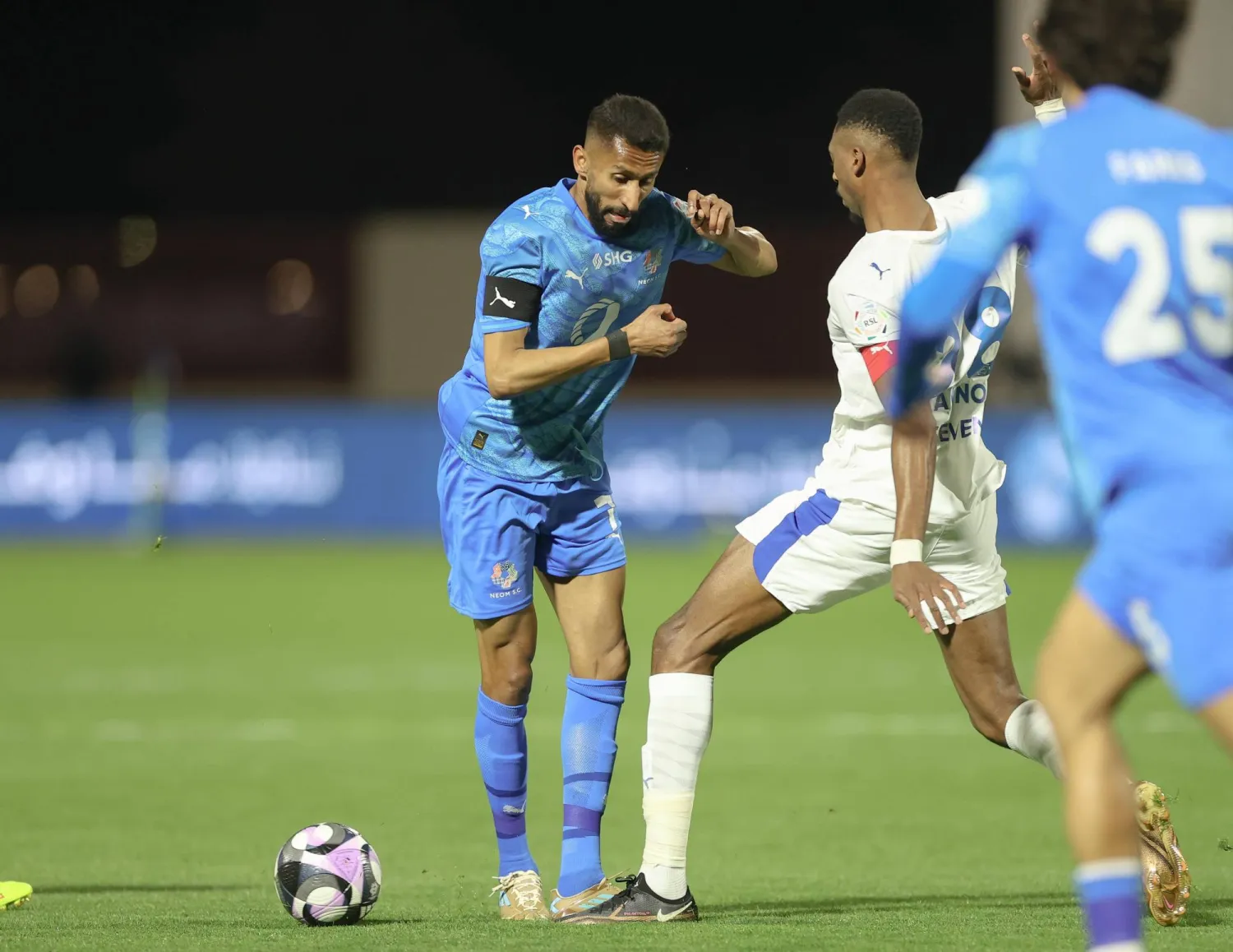 الفرج في مواجهة ناديه القديم (تصوير: عدنان مهدلي)