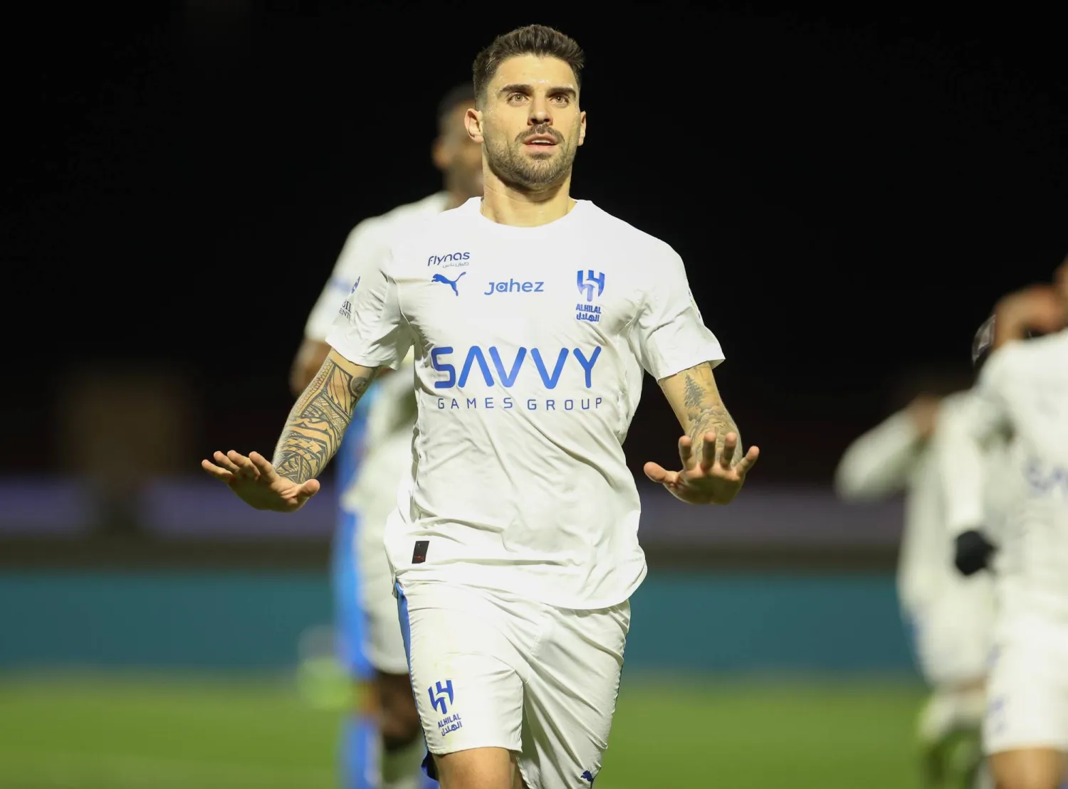 نيفيز لاعب الهلال محتفلا بهدفه في نيوم (تصوير: عدنان مهدلي)