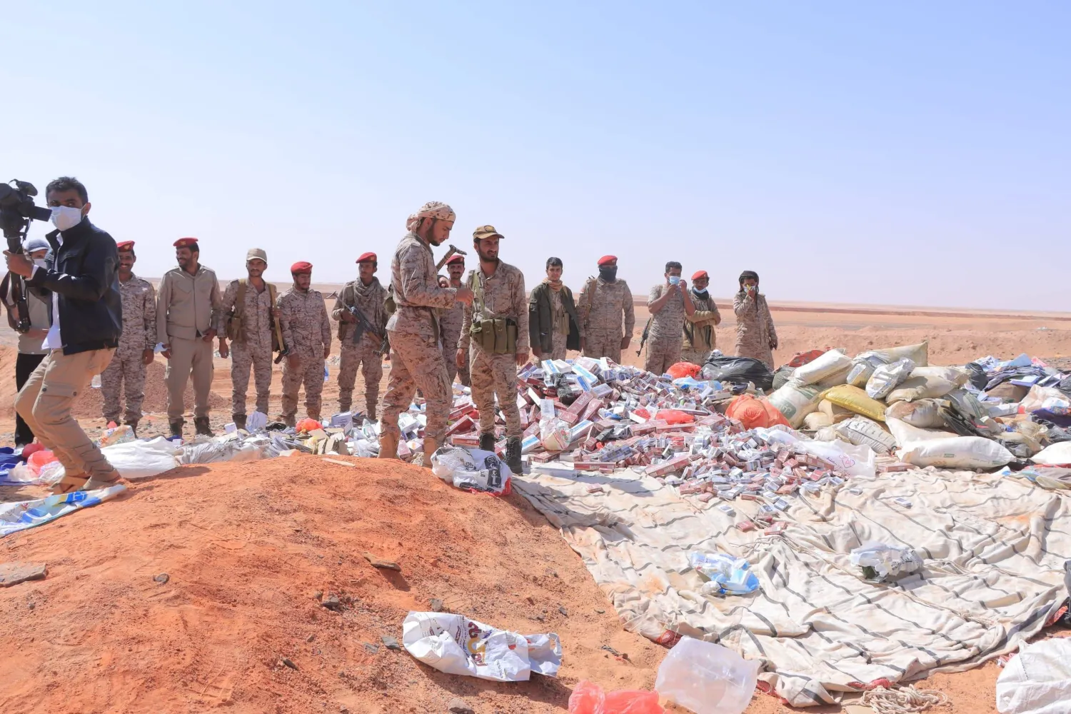 كتيبة أمن منفذ الوديعة تستعد لإتلاف كميات كبيرة من الممنوعات التي كانت في طريقها للأراضي السعودية (الشرق الأوسط)