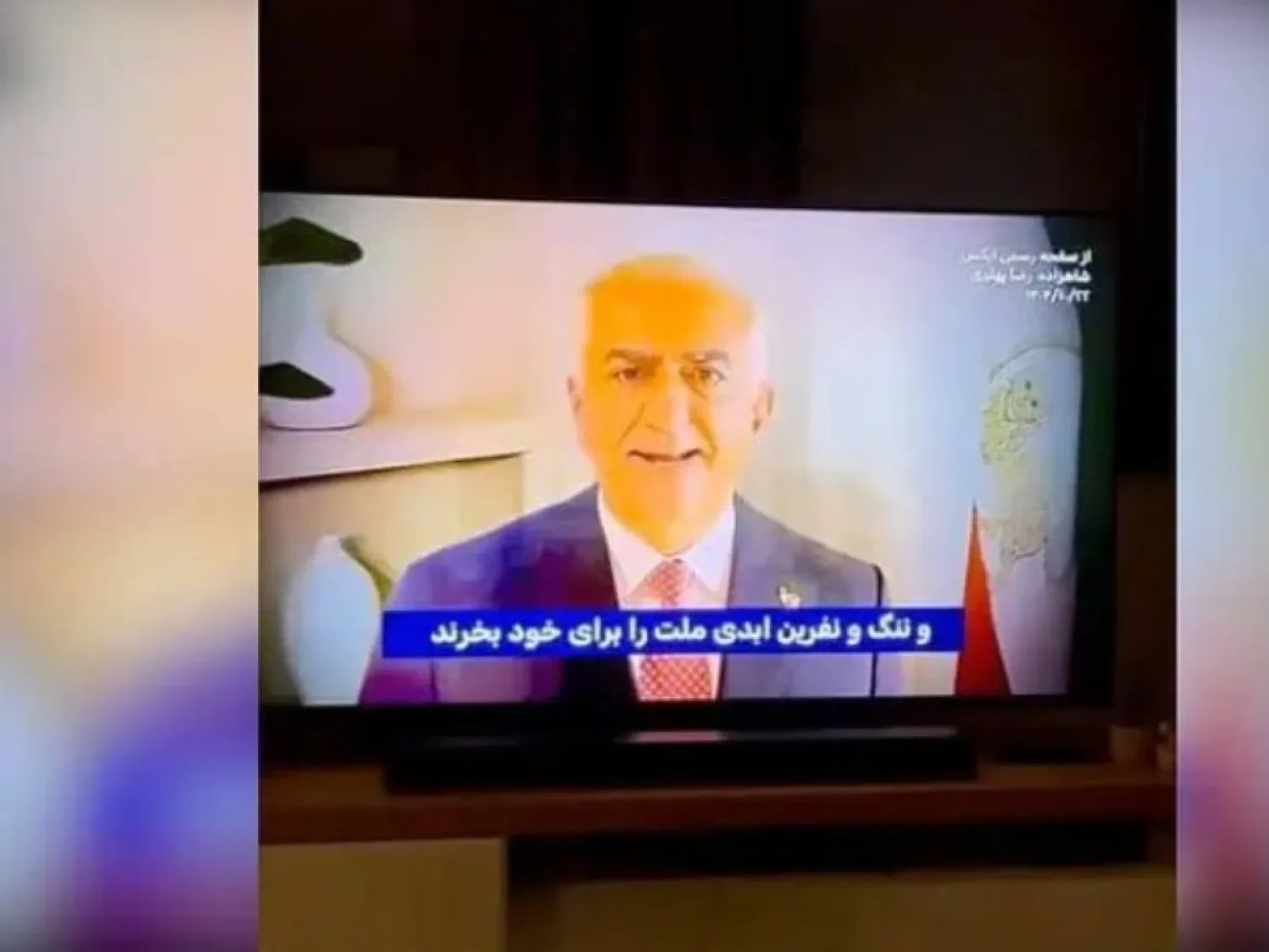 رضا بهلوي يظهر في لقطة بثها القراصنة 