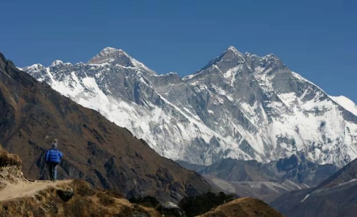 A tourist looks at a view of Mt. Everest from the hills of Syangboche in Nepal December 3, 2009. REUTERS/Gopal Chitrakar