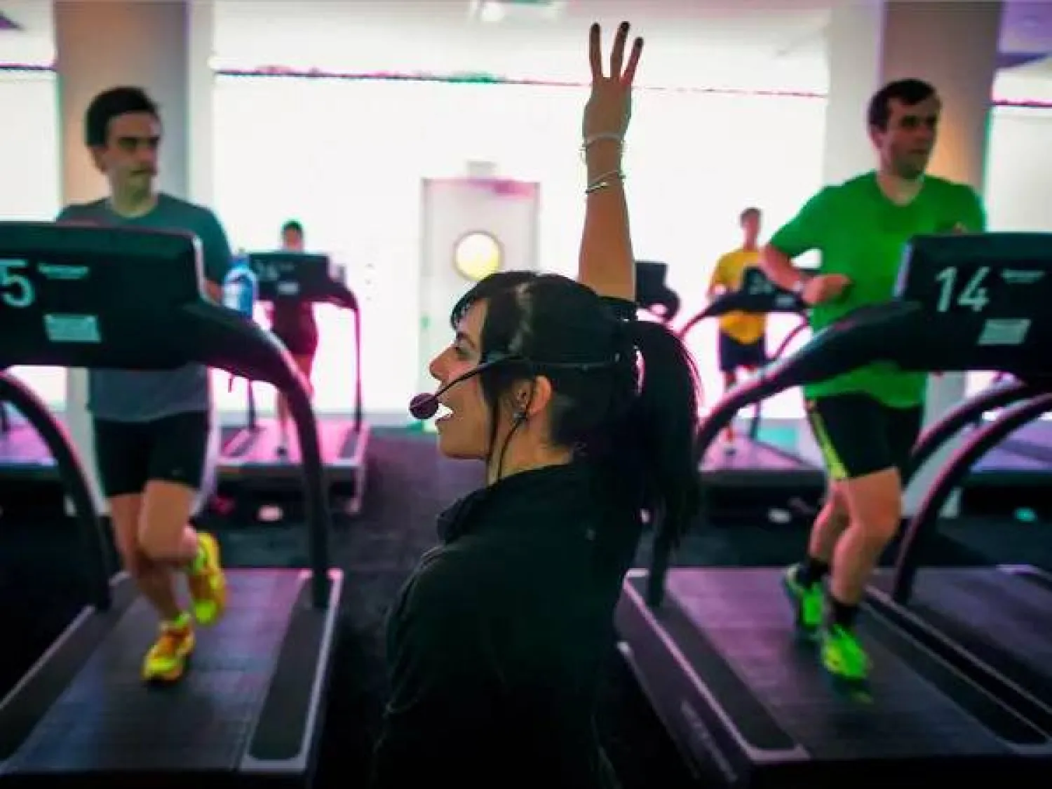 لطالما انقسم عشّاق الرياضة بين مؤيد لتمارين القوة وآخر يفضّل تمارين الكارديو (أرشيفية - رويترز)