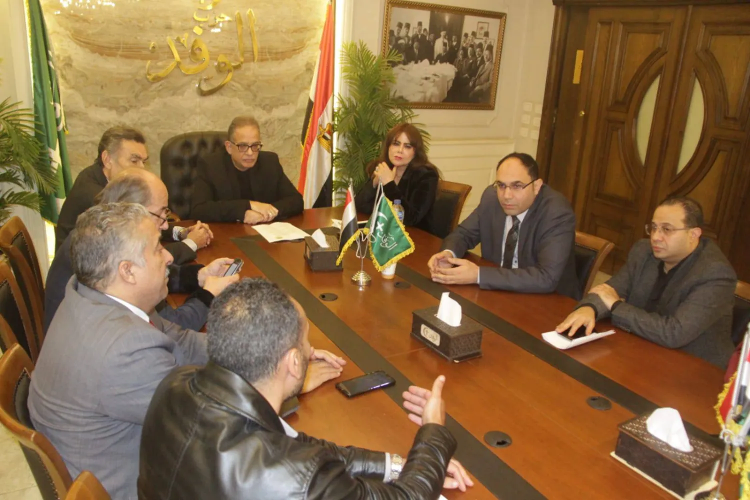 اللجنة المشرفة على انتخابات رئاسة حزب «الوفد» في اجتماع بالقاهرة (صفحة الحزب)