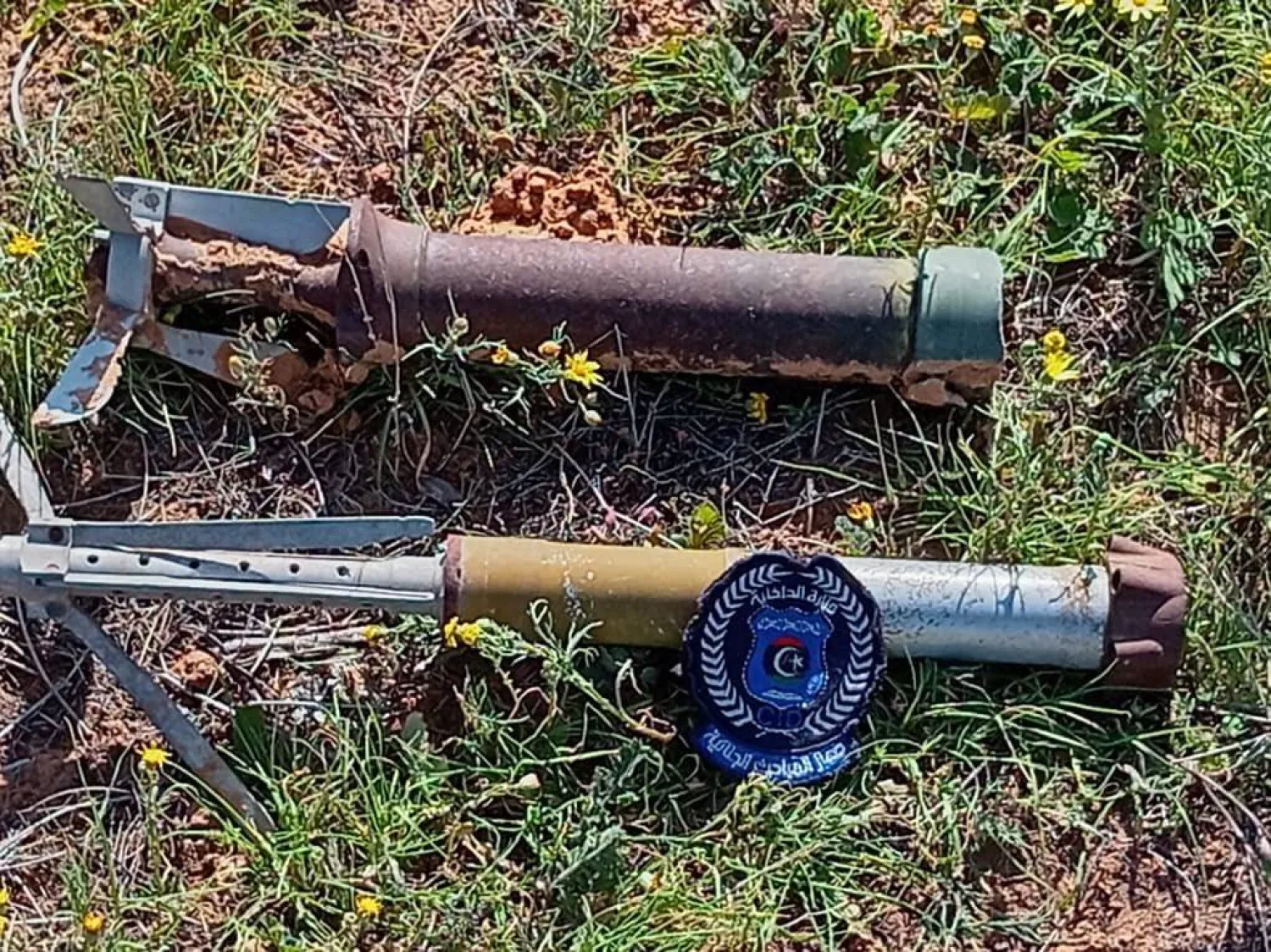 قاذفتان عثر عليهما جهاز المباحث الجنائية في طرابلس قبل انفجارهما (المكتب الإعلامي للجهاز)