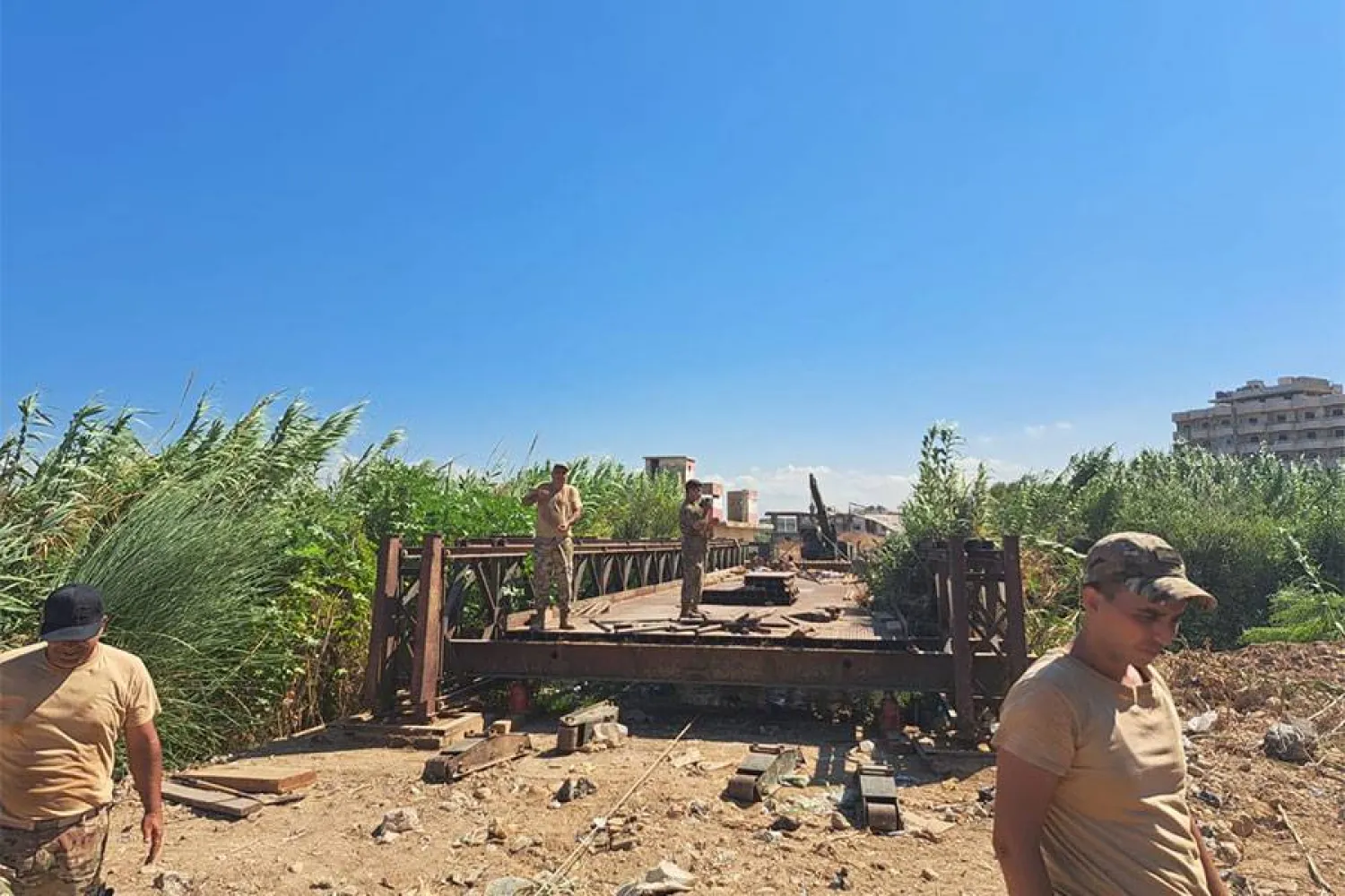 عناصر الجيش اللبناني يُنشئون نقطة ميدانية عند الحدود الجنوبية (قيادة الجيش)