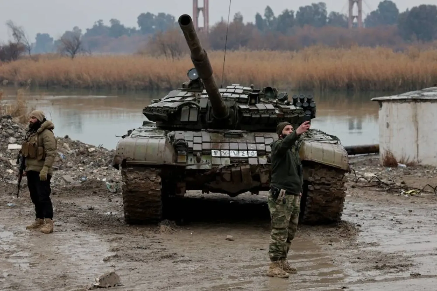 Rakka yakınlarında Suriye ordusuna ait bir tank (AFP)