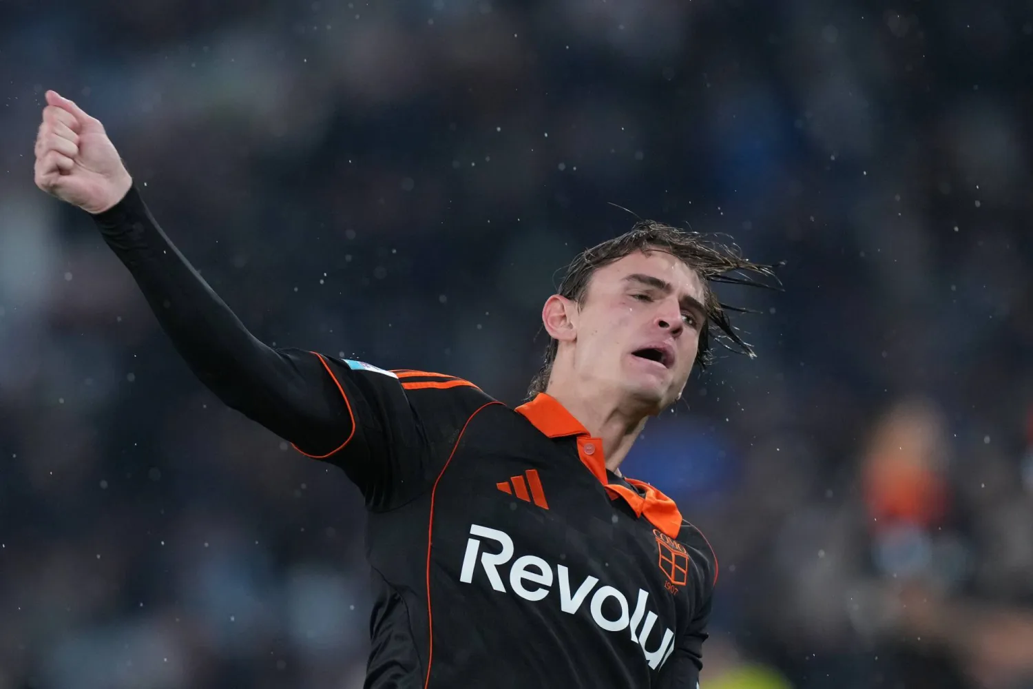 نيكو باز تألق وقاد كومو لفوز كبير على لاتسيو (أ.ب)