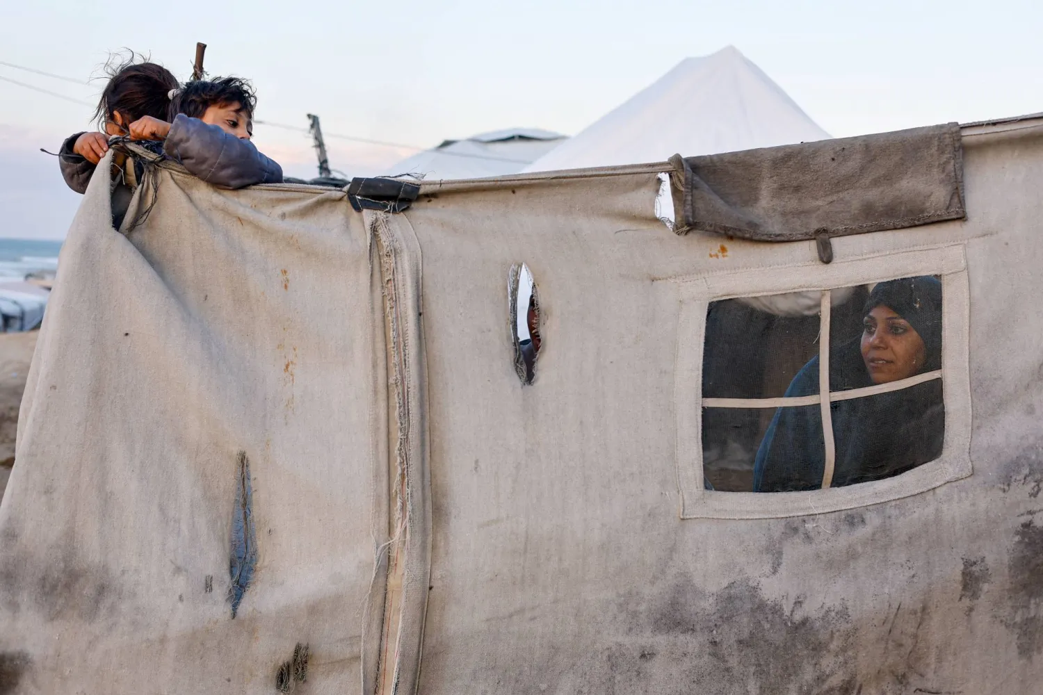  Displaced Palestinians shelter in a tent camp in Deir al-Balah, central Gaza Strip, January 19, 2026. (Reuters)
