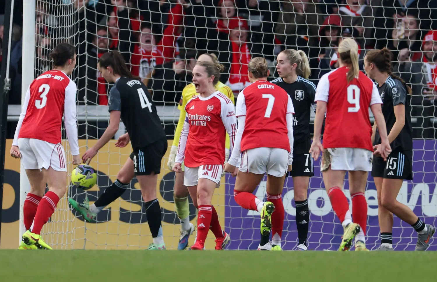 آرسنال تصدر القائمة بـ25.6 مليون يورو (رويترز)