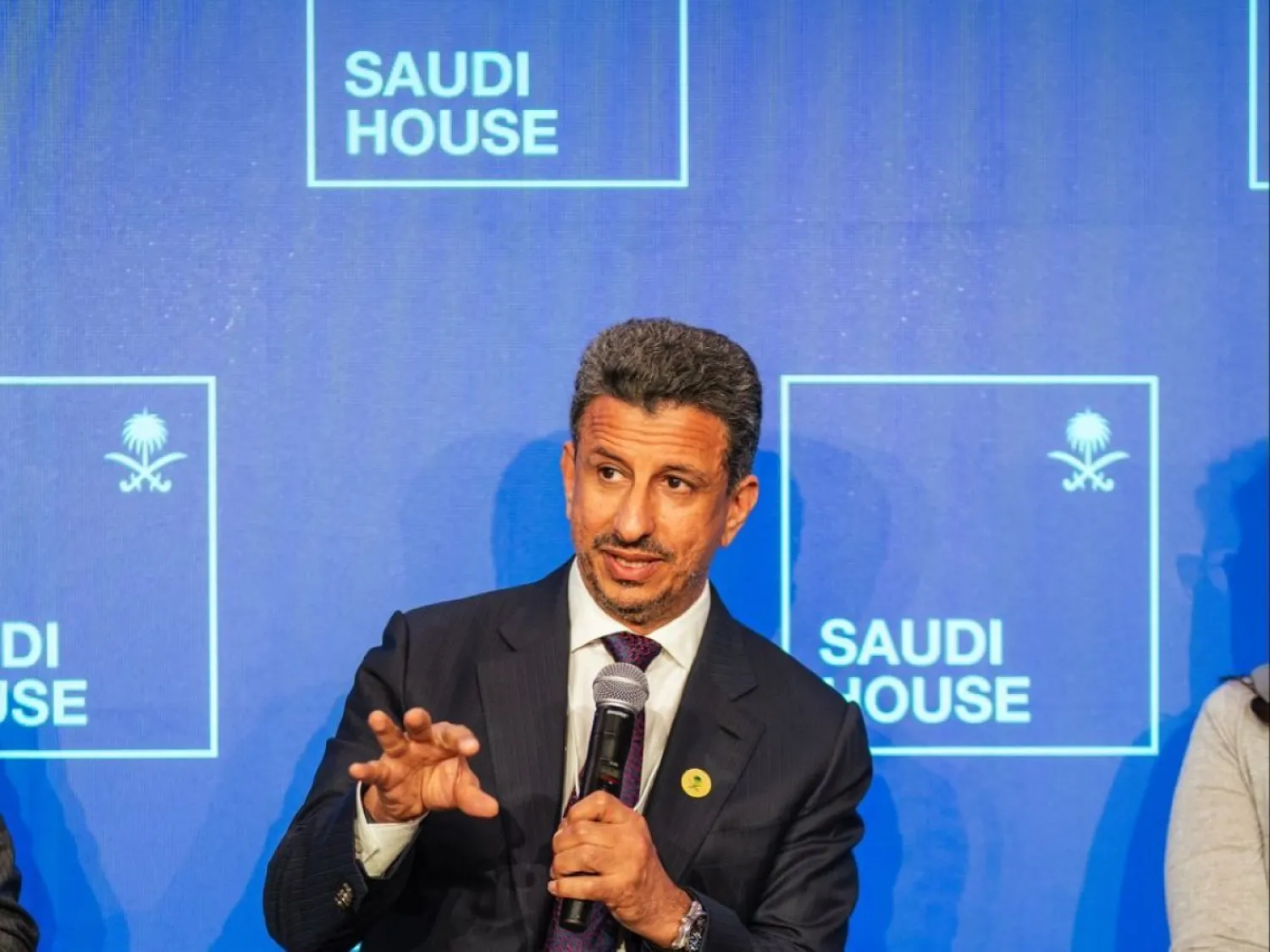 وزير السياحة خلال مشاركته في المنتدى الاقتصادي العالمي في دافوس السويسرية (الشرق الأوسط)