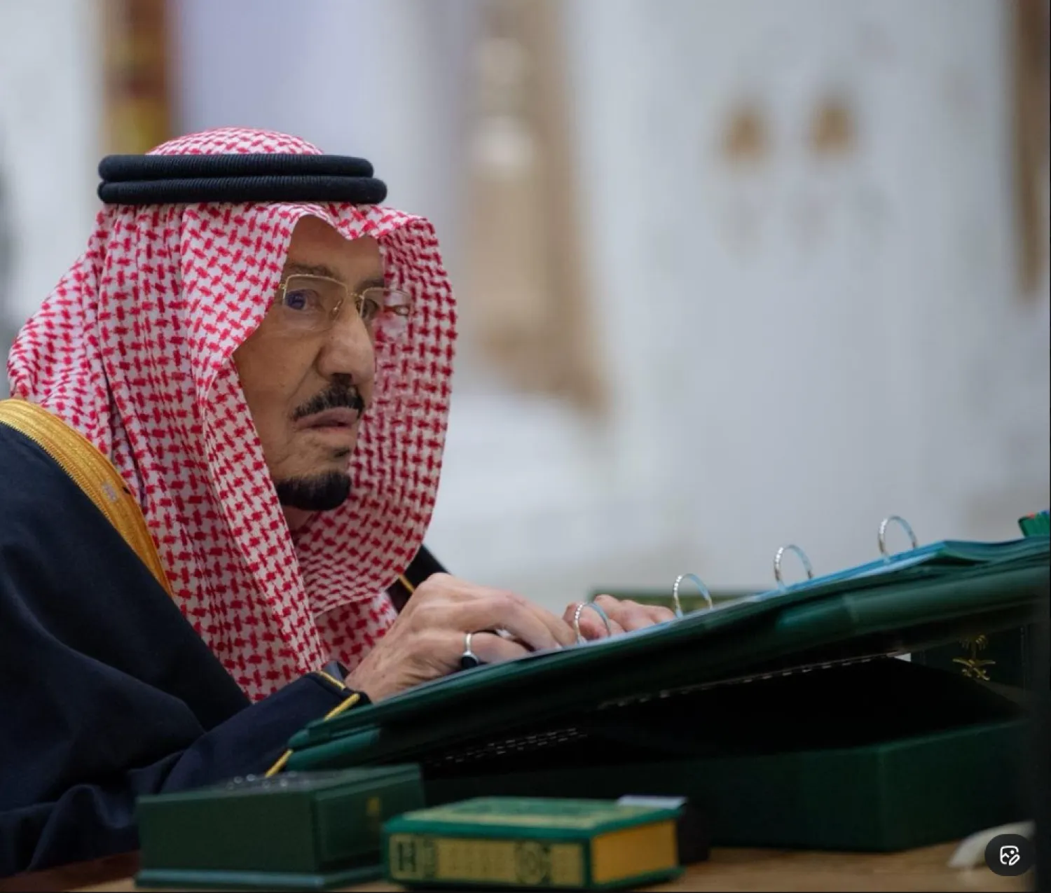 خادم الحرمين الشريفين الملك سلمان بن عبد العزيز يترأس جلسة مجلس الوزراء بالرياض (واس)
