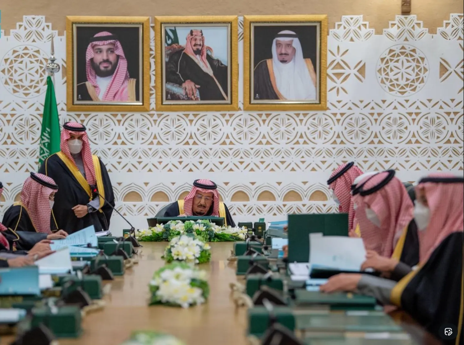 Custodian of the Two Holy Mosques King Salman bin Abdulaziz Al Saud chairs the Cabinet meeting in Riyadh. (SPA)