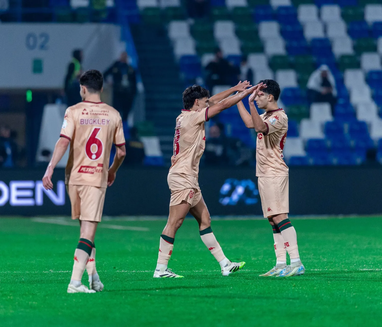 الخلود تمكن من استعادة انتصاراته بفوز عريض على الفتح (تصوير: عيسى الدبيسي) 