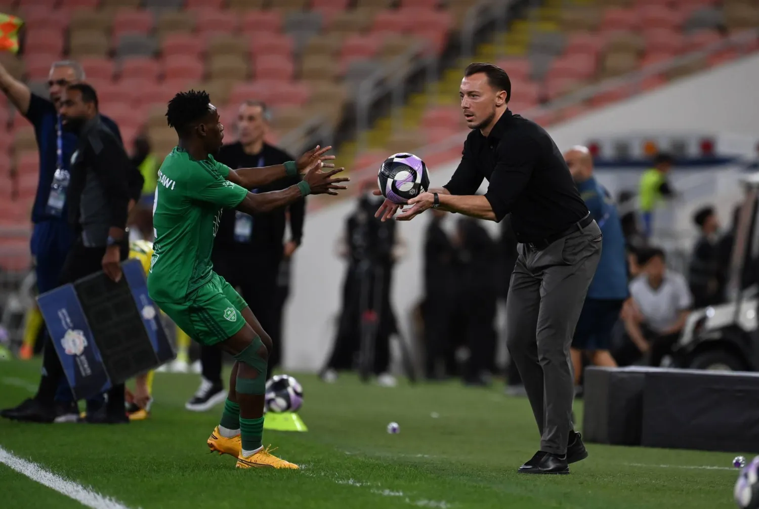 يايسله عبر عن إعجابه بما يقدمه توني (تصوير: علي خمج)