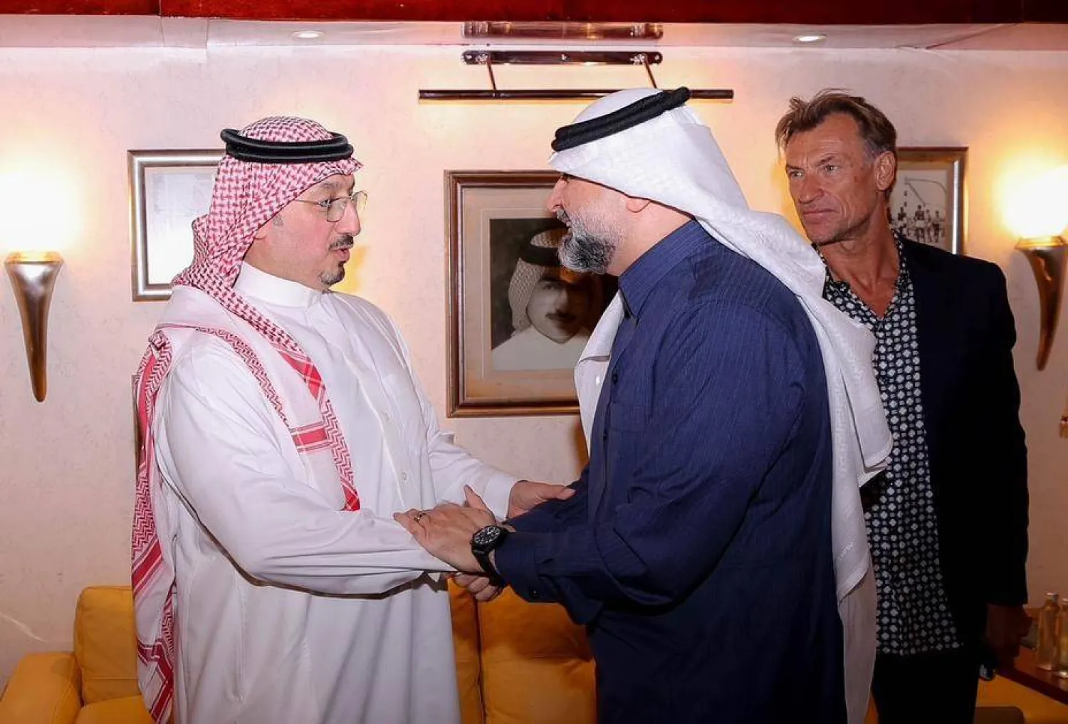 فهد سندي خلال لقاء ياسر المسحل رئيس اتحاد كرة القدم (نادي الاتحاد) 