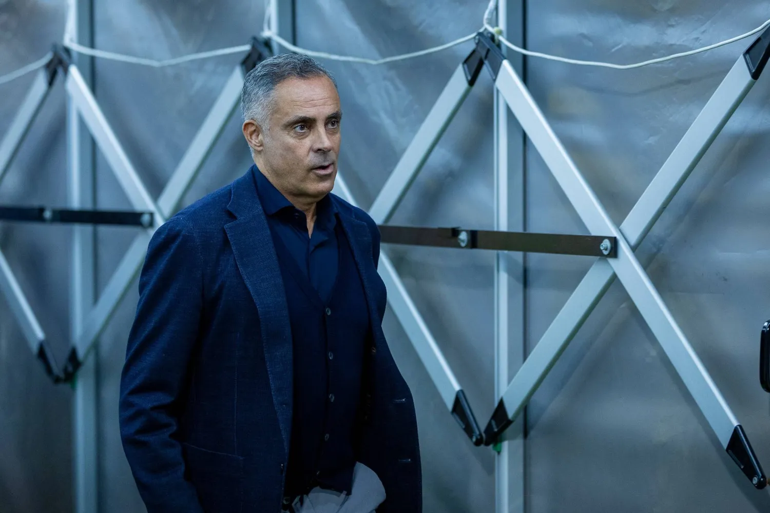 البرتغالي غوميز مدرب فريق الفتح (تصوير: عيسى الدبيسي) 