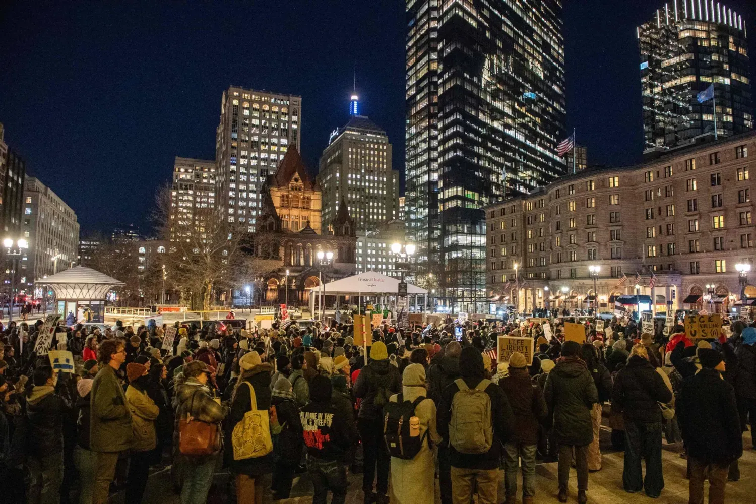 Dün Massachusetts, Boston'da düzenlenen "ICE Terörizmini Durdurun" yürüyüşünden (AFP)