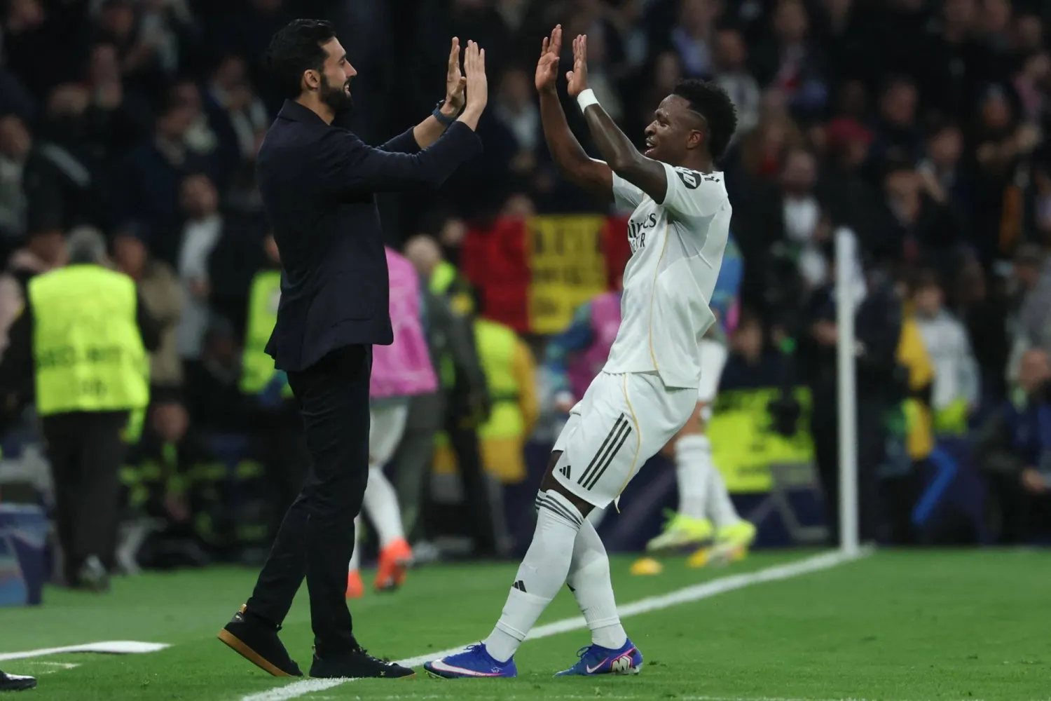 Real Madrid's Brazilian forward #07 Vinicius Junior (R) celebrates scoring his team's fifth goal with Real Madrid's Spanish coach Alvaro Arbeloa during the UEFA Champions League league phase day 7 football match between Real Madrid CF and AS Monaco at Santiago Bernabeu Stadium in Madrid on January 20, 2026. (AFP)