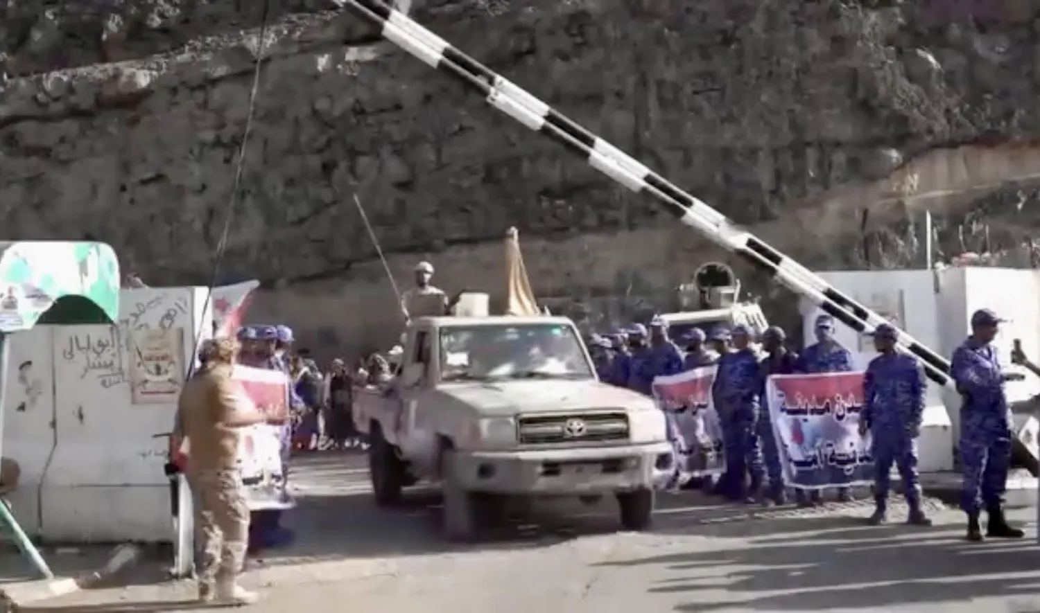 المعسكرات ستتحول إلى منتجعات ومتنفسات لسكان عدن (إعلام محلي)