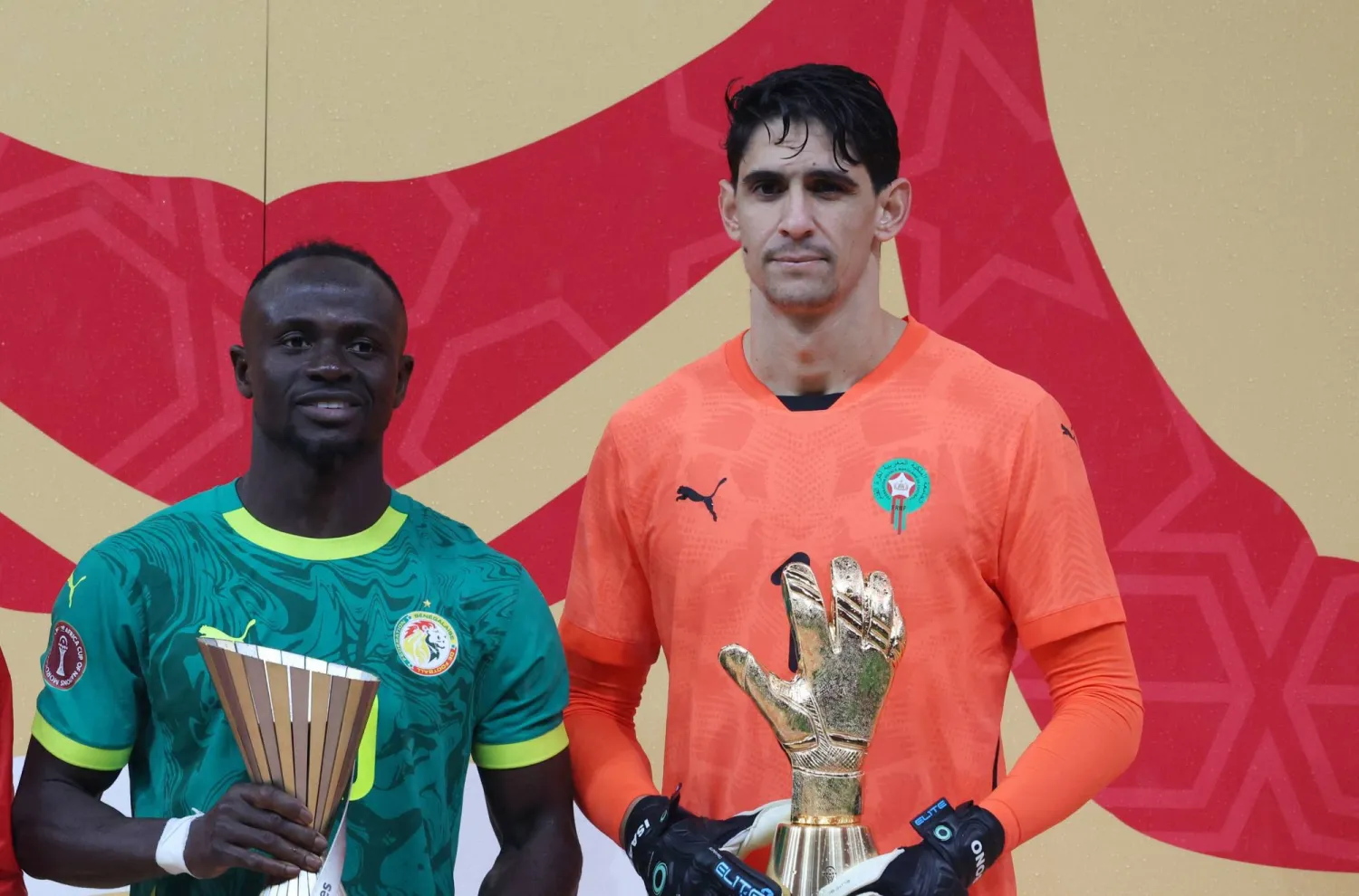 ماني وبونو حققا جائزتي أفضل لاعب وحارس في كأس أفريقيا (رويترز)