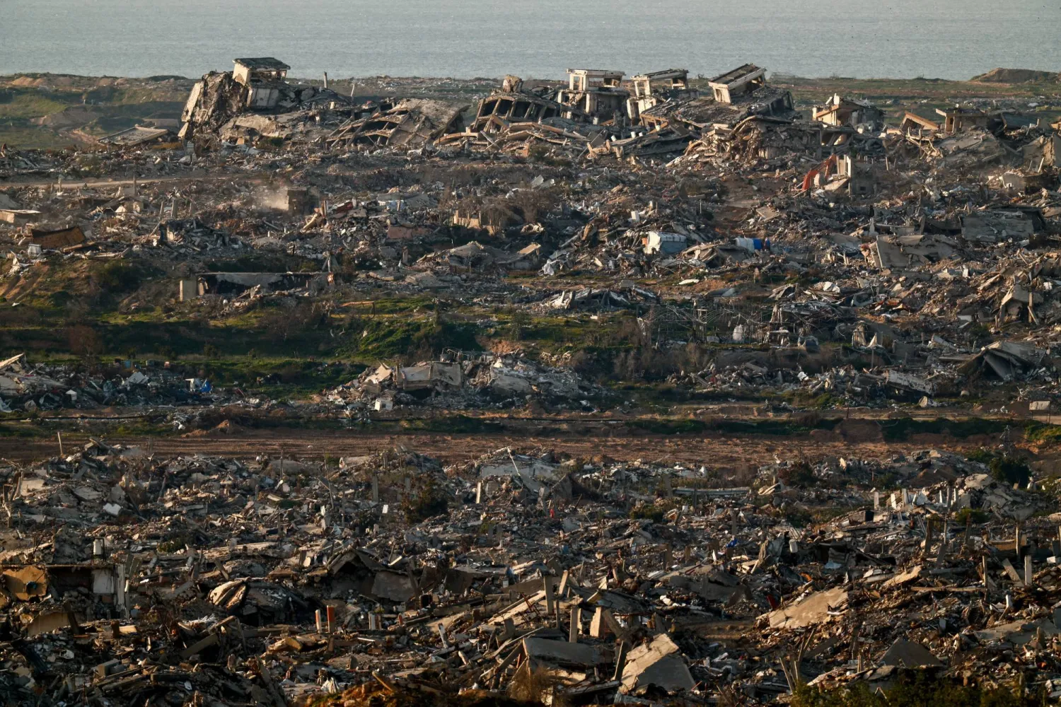 يسعى مجلس السلام لتثبيت وقفٍ دائم لإطلاق النار ودعم إعادة إعمار غزة (رويترز)