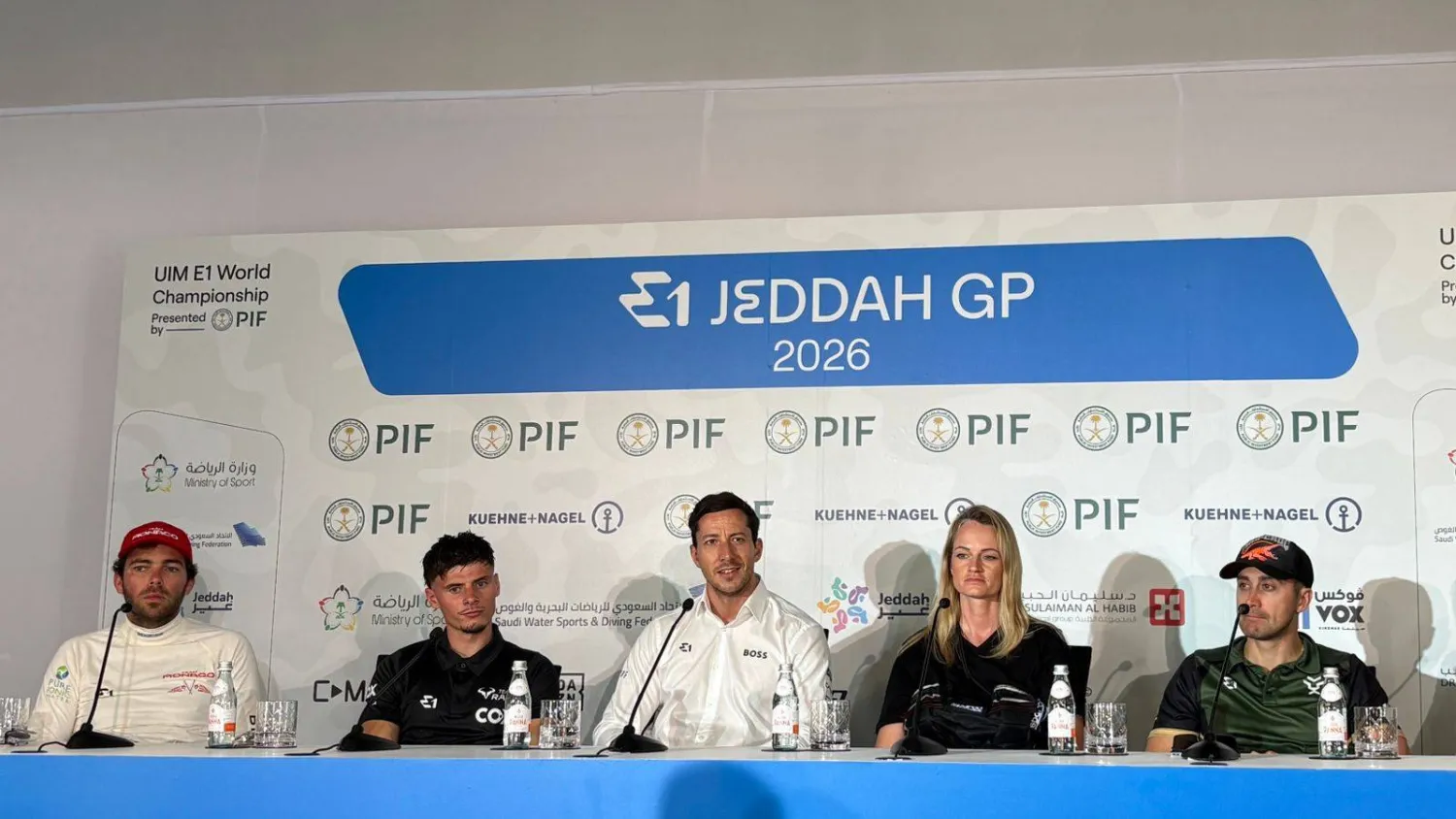 قادة الفرق المشاركة خلال المؤتمر الصحافي الذي يسبق المنافسات (الشرق الأوسط)